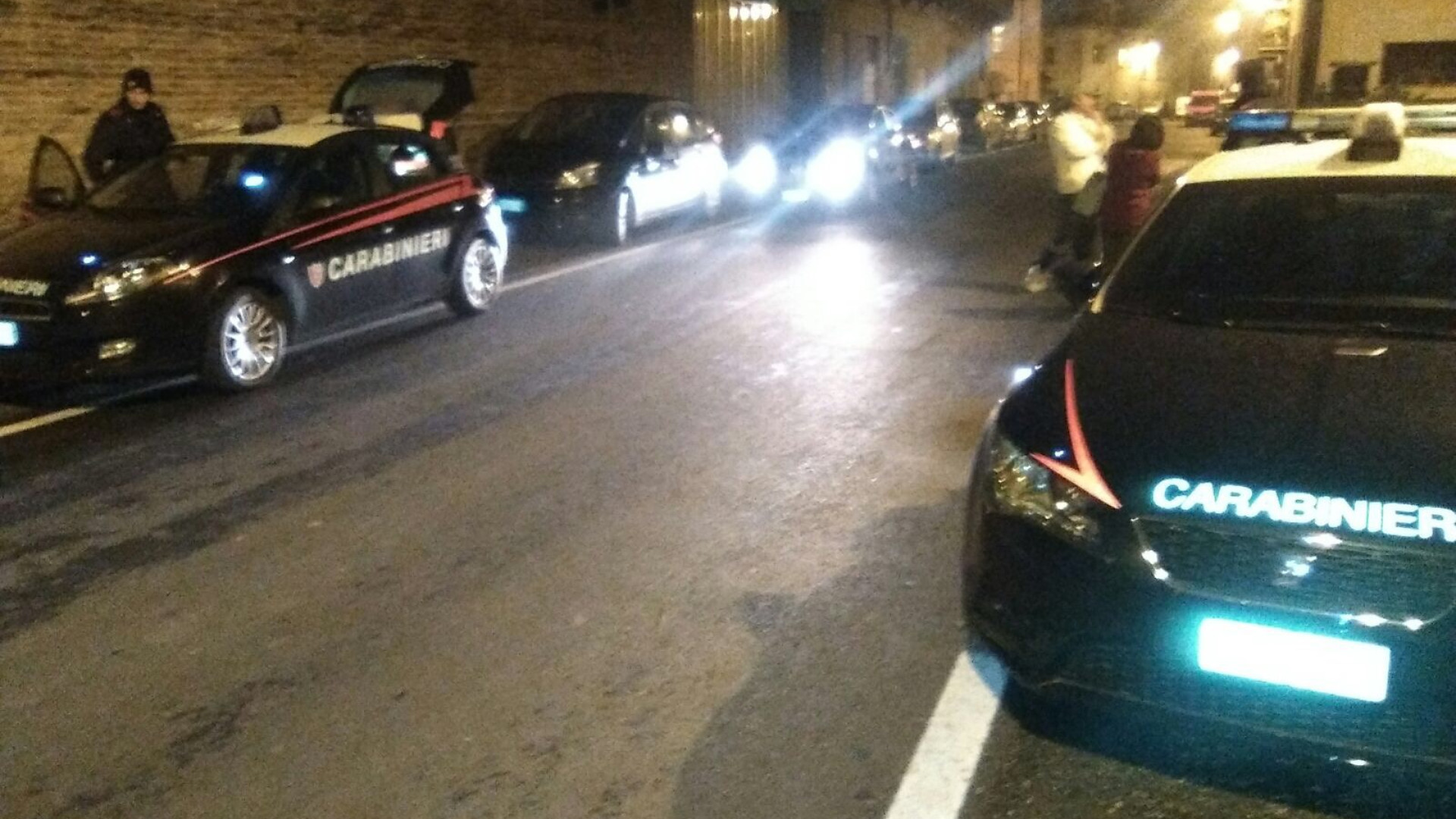 Santimento: ubriaco alla guida, si schianta contro auto in sosta