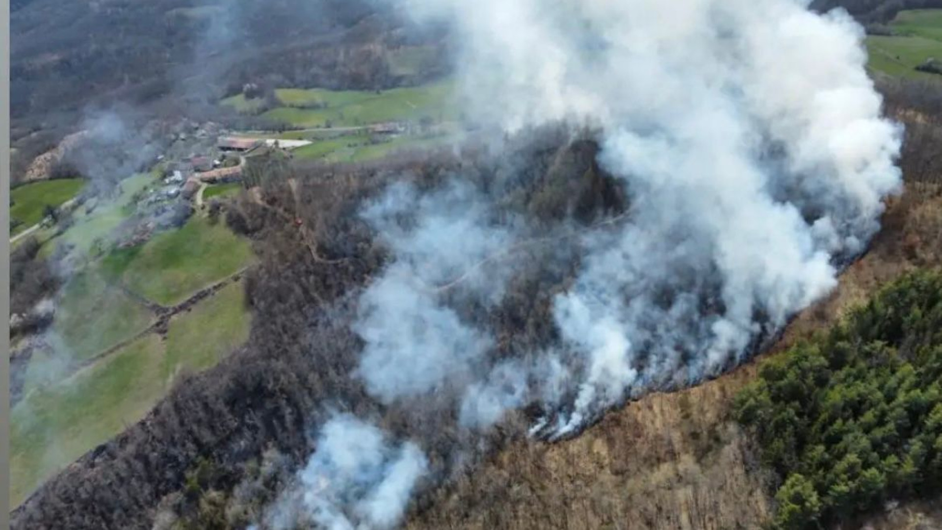 In fiamme un bosco in Alta Val Nure: incendio domato dai vigili del fuoco