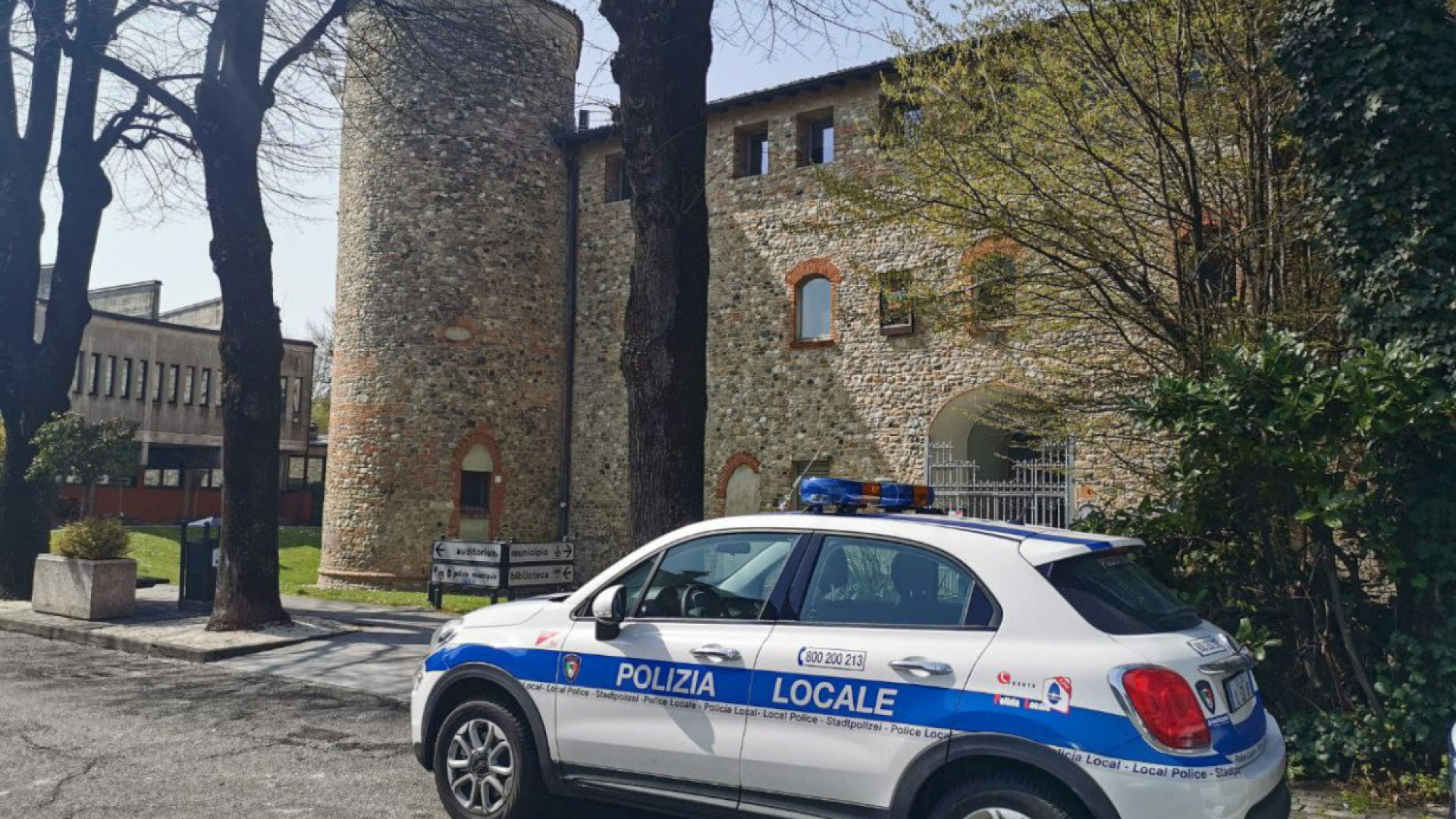 Cammina barcollando per Podenzano, riportato a casa dalla Polizia Locale