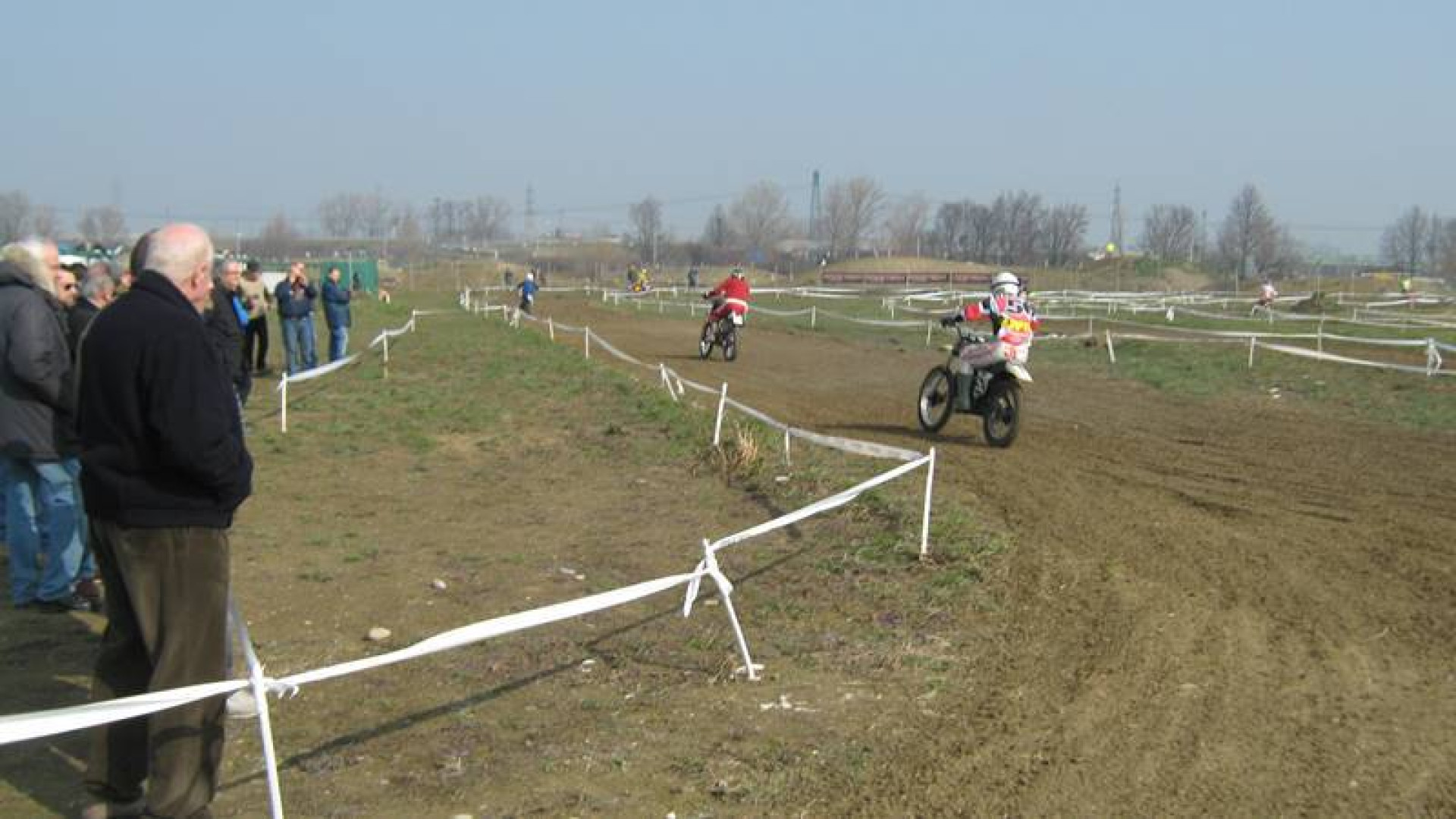 Al motodromo di Le Mose ieri la sfilata di novanta moto d’epoca