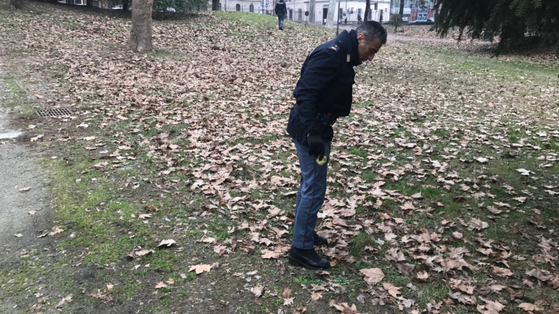 Giardini Margherita, nuovo blitz della polizia. Straniero trovato in possesso di droga