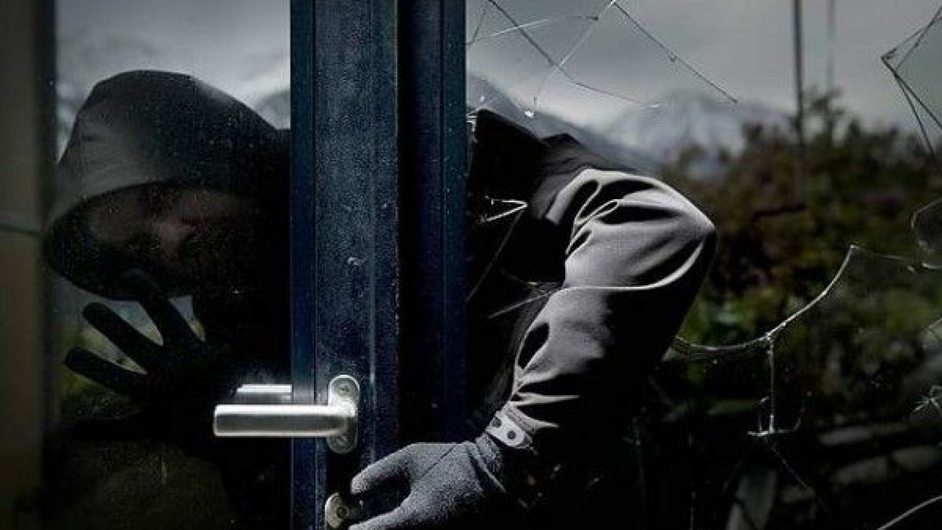 Razzia in villa: stanze a soqquadro, nel bottino contanti e gioielli