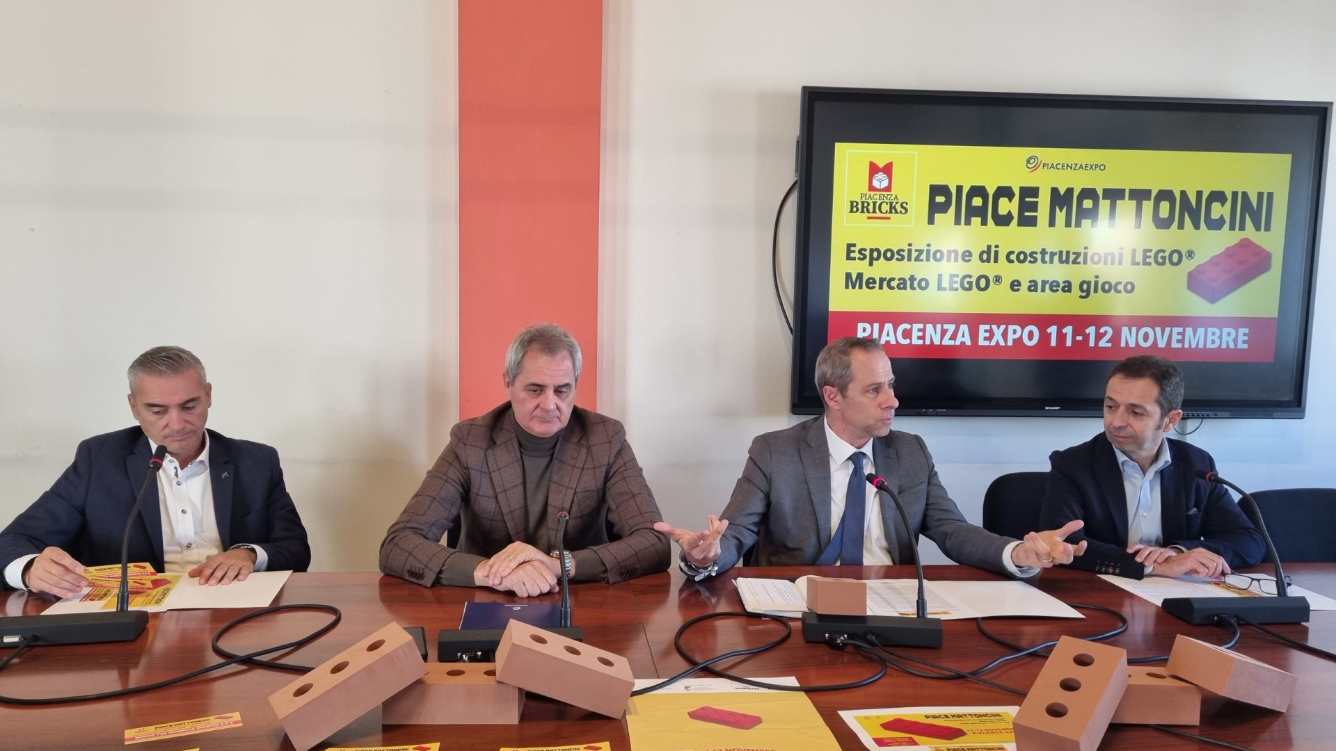 La città invasa da 3.500 metri quadrati di Lego. Ritorna "Piace mattoncini"