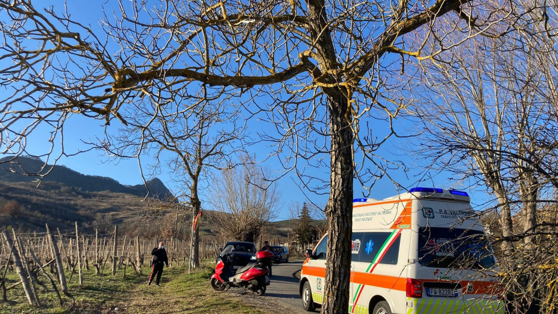 Incidente a Donceto, motociclista cade a terra e finisce in ospedale