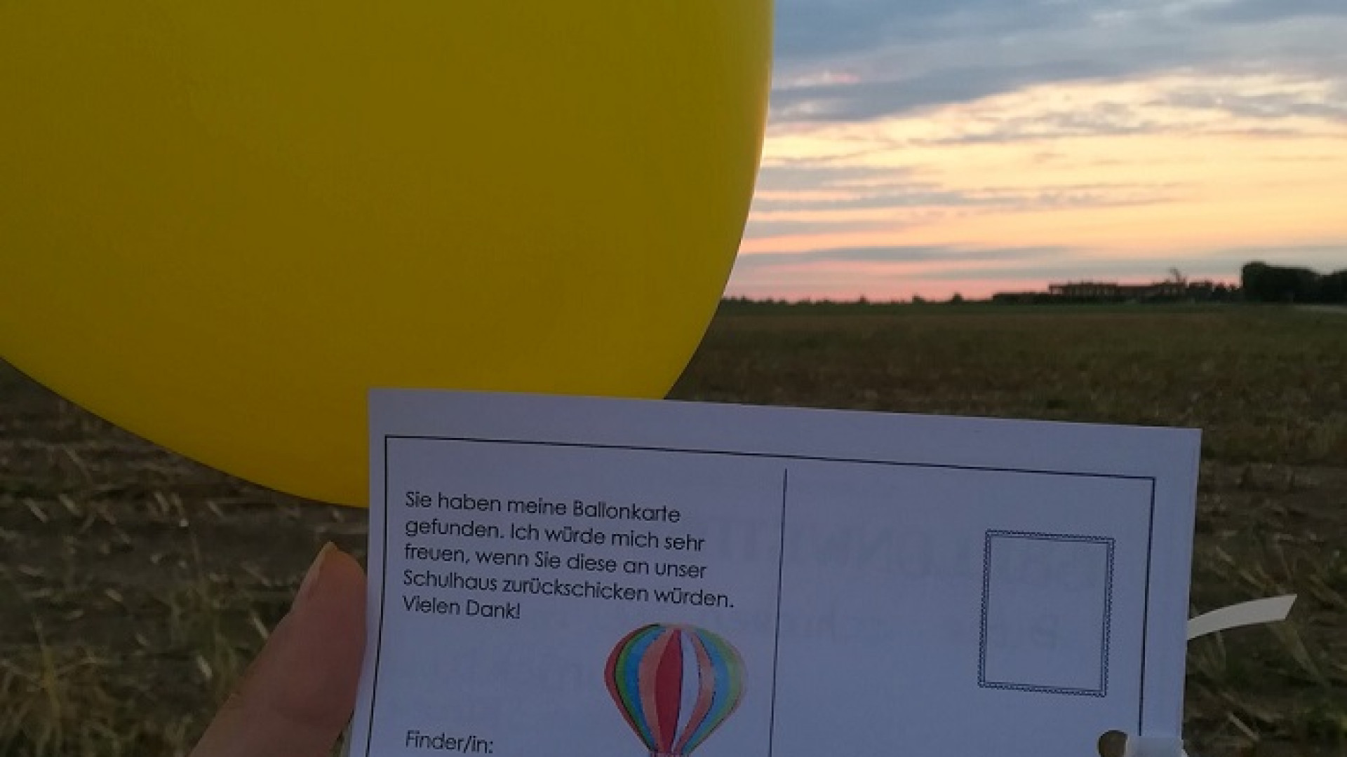 Dalla Svizzera a Gossolengo: la storia del palloncino trovato in un campo