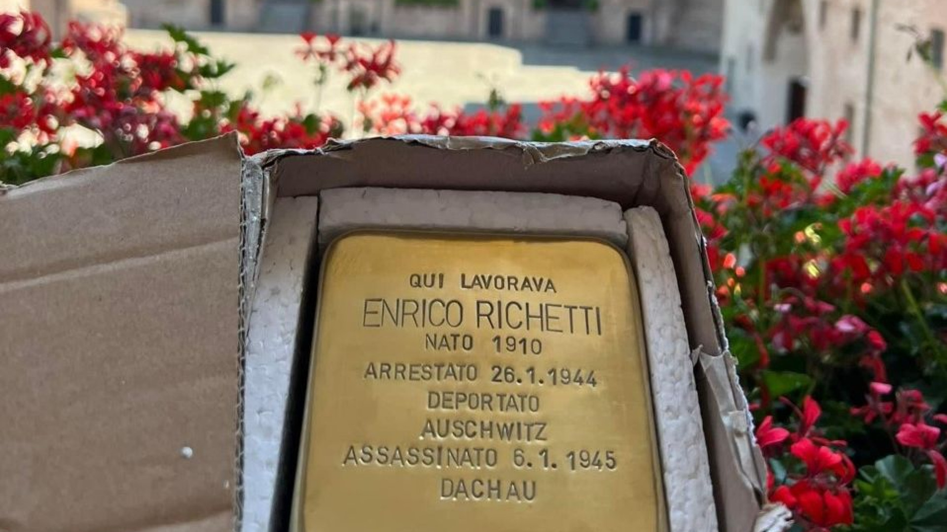 Dopo le polemiche è arrivata a Piacenza la pietra d'inciampo per Richetti
