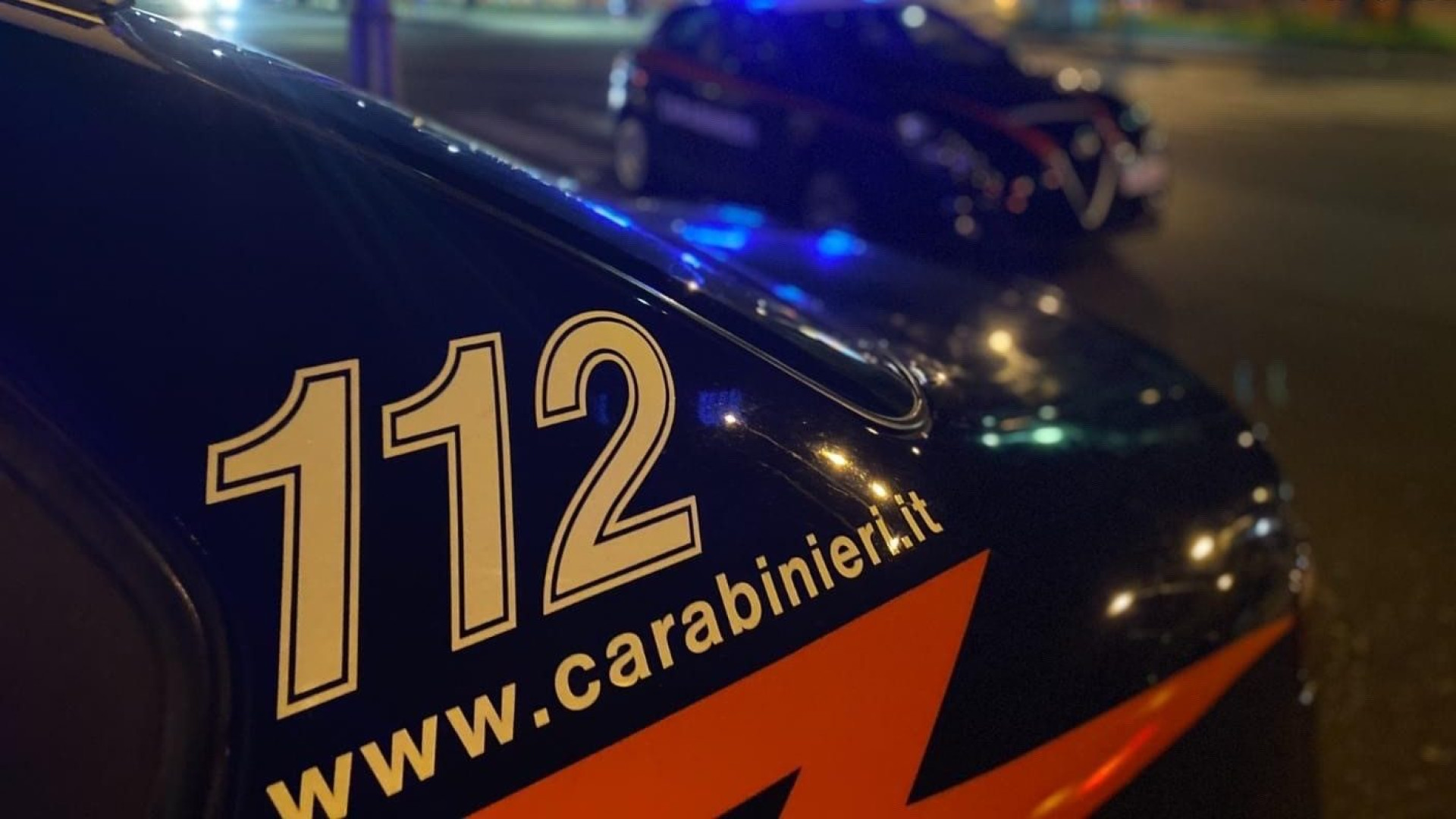 Fiorenzuola, dopo il furto aggredisce i carabinieri: fermato grazie allo spray