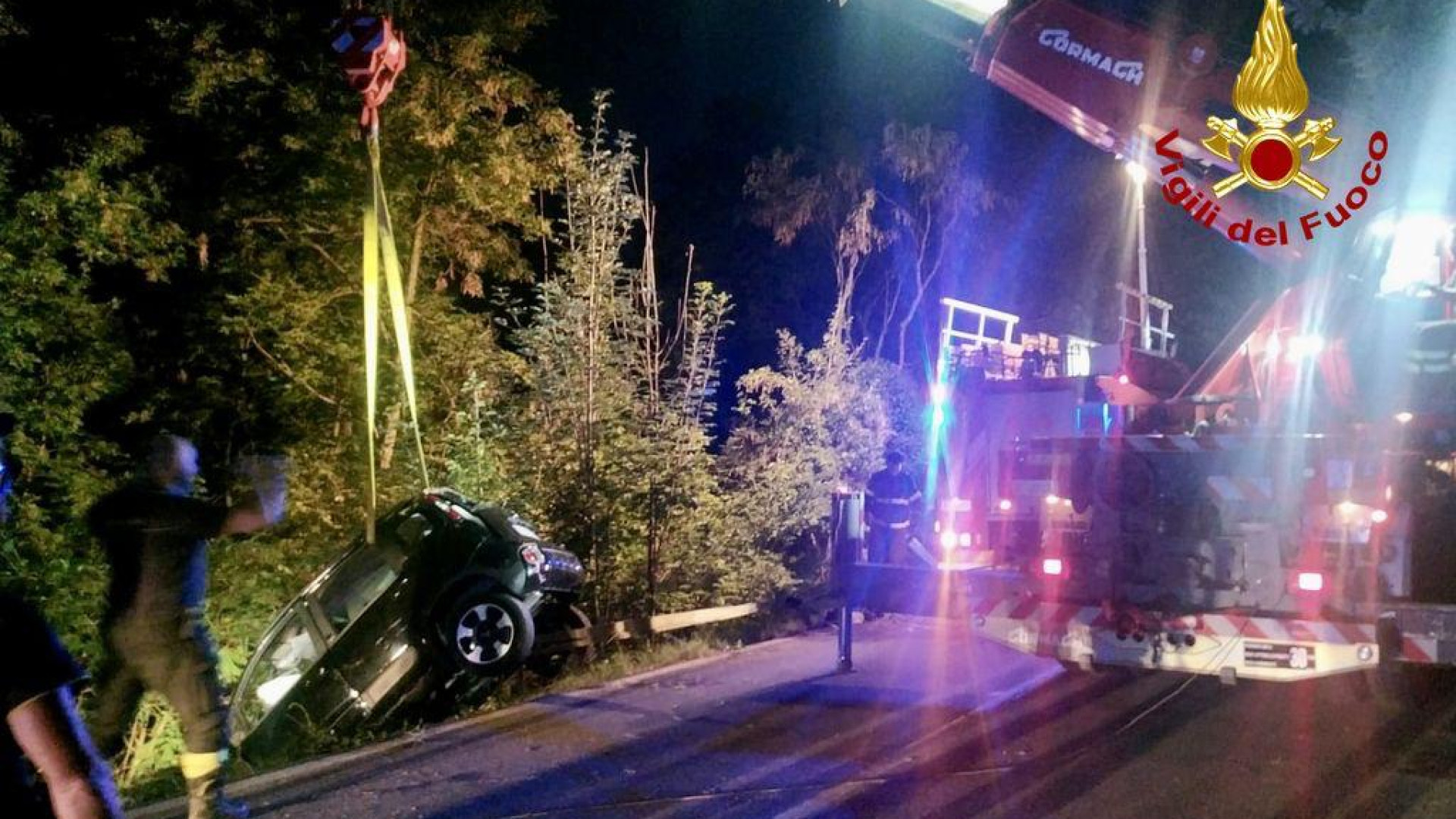 Passo Penice, auto giù dalla scarpata per 50 metri. Cinque feriti, uno è un minore