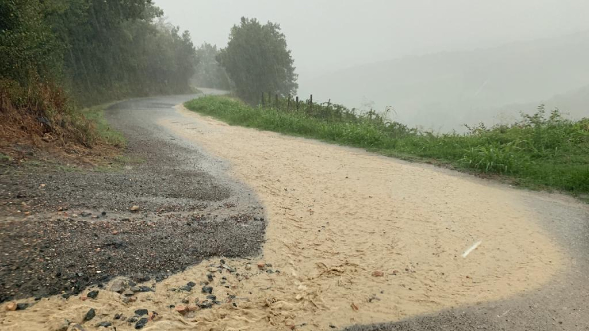 In serata attesi nuovi temporali. Domani allerta meteo su tutta la provincia