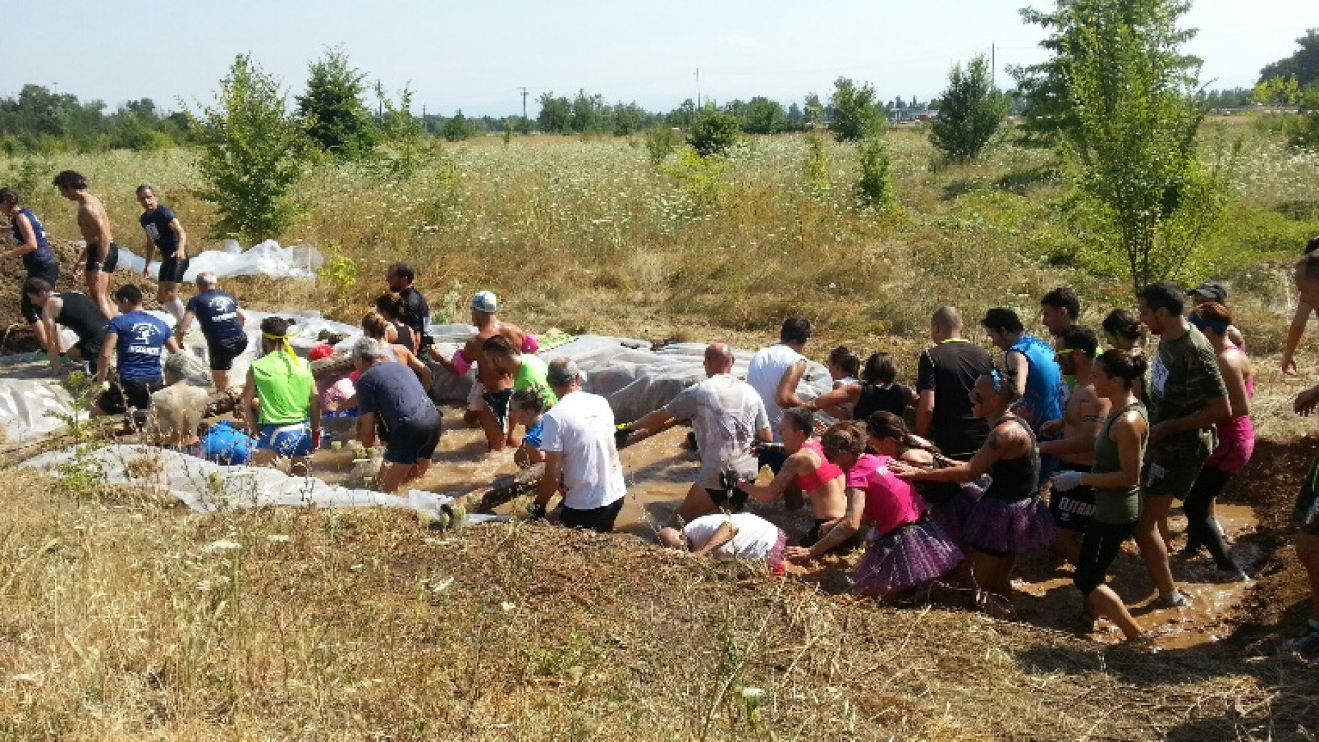 Dirty Run: 800 corridori tra fango, scivoli e terra per i parchi della città