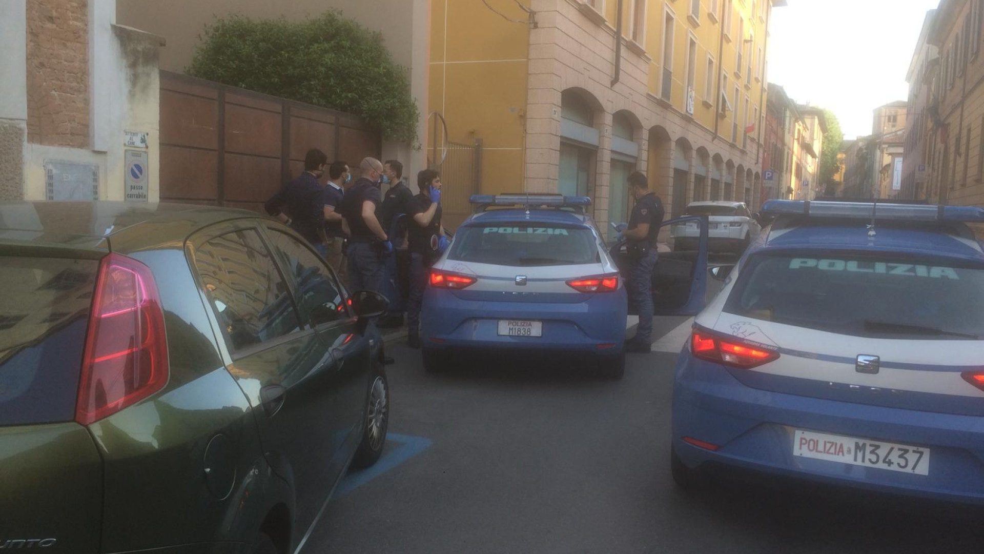 Dominicano accoltella salernitano per gelosia: polizia in via S.Bartolomeo