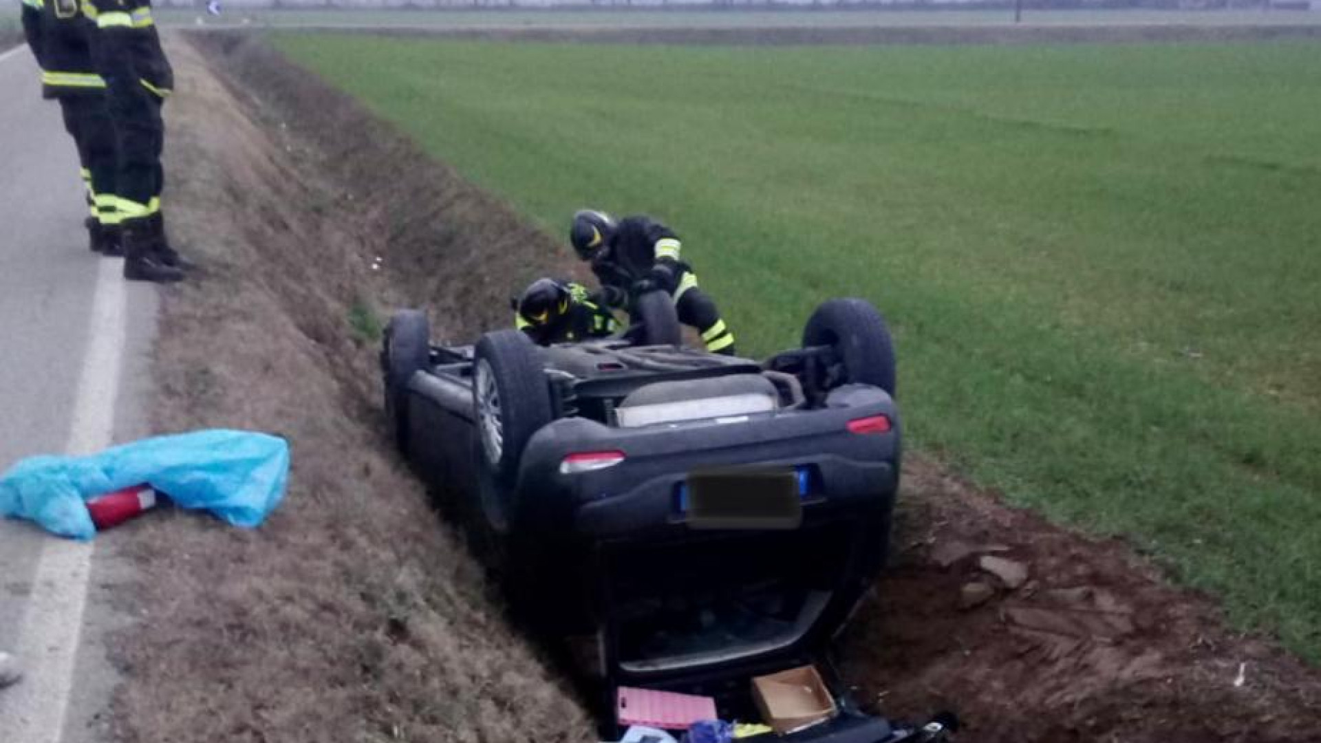 Auto esce di strada a Turro, nel comune di Podenzano. Feriti due giovani di 21 anni