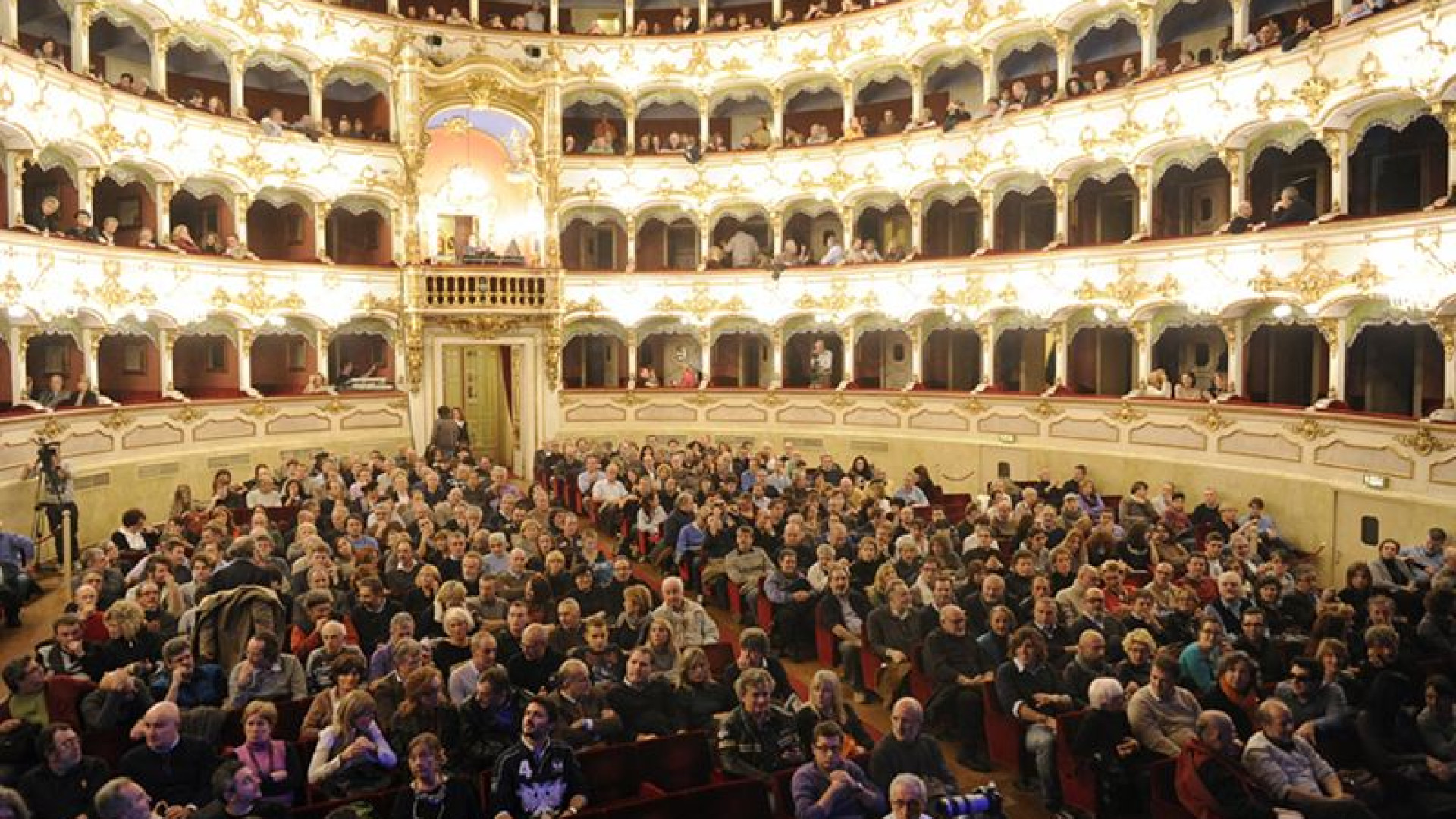 Domani al Municipale la finale del concorso internazionale Flaviano Labò