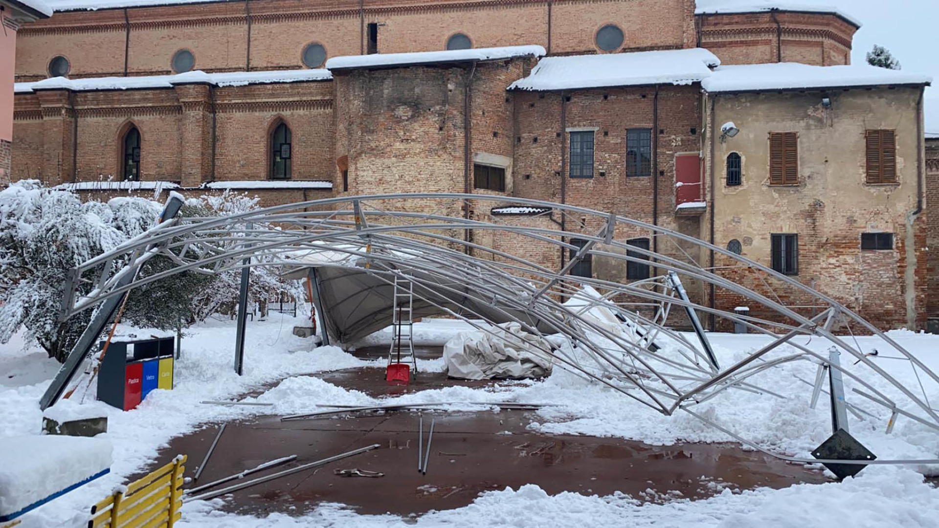 Castel San Giovanni, raccolta fondi per una nuova tensostruttura