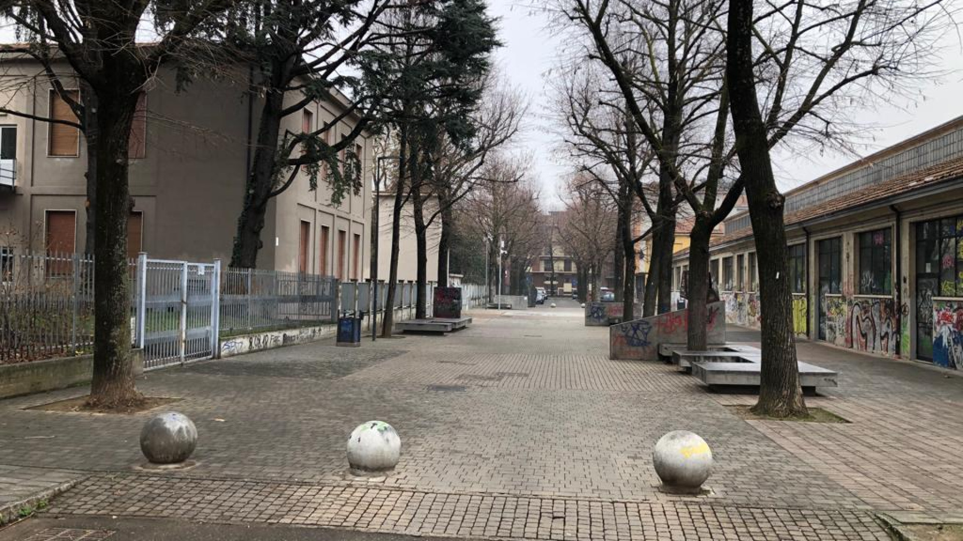 Rissa tra ragazzine in via Negri: 15enne al pronto soccorso, un'altra denunciata