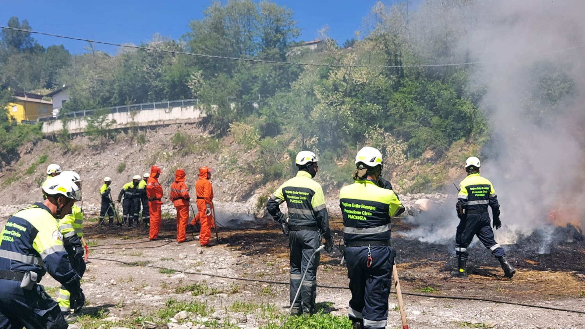 Nel Piacentino in fiamme un milione di metri quadrati in tre anni: maxi esercitazione
