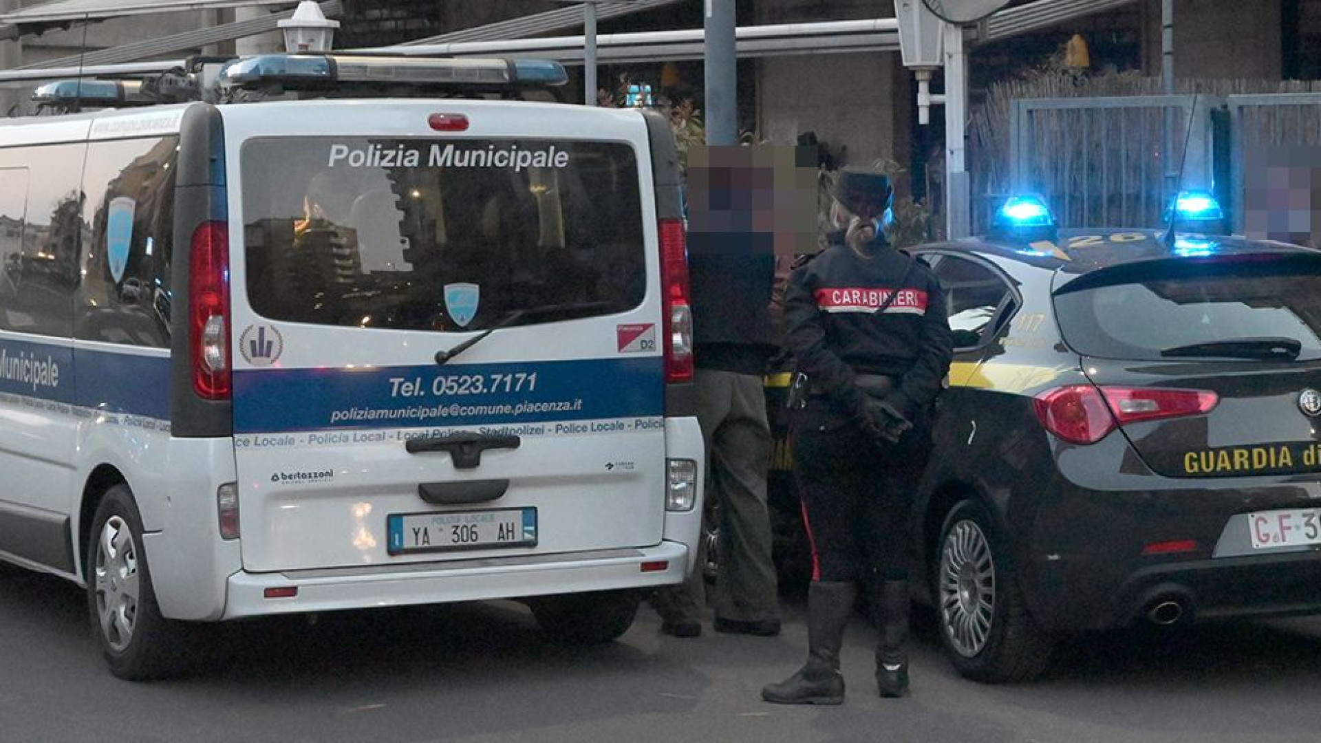 Aperitivo in strada, 13 persone sanzionate dalla guardia di finanza a Piacenza