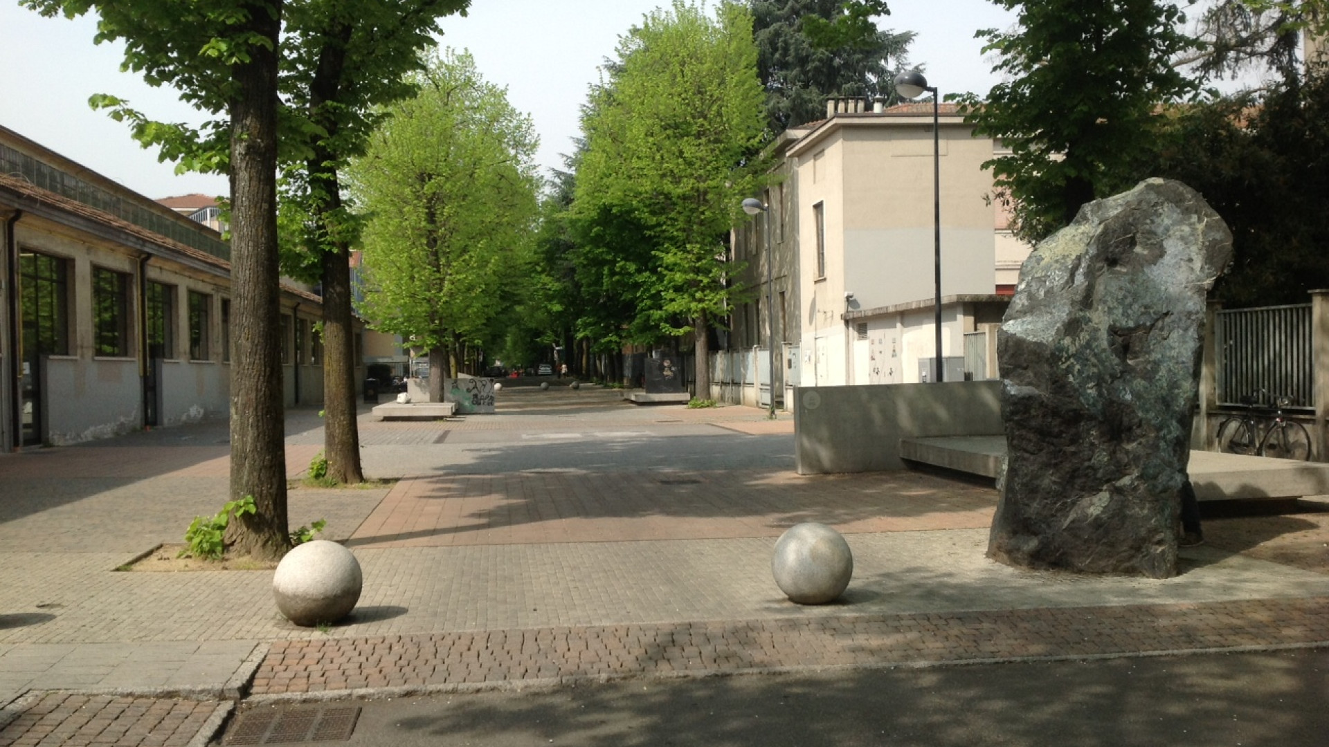 Torna a colpire la baby gang che terrorizza e rapina gli studenti in via Negri