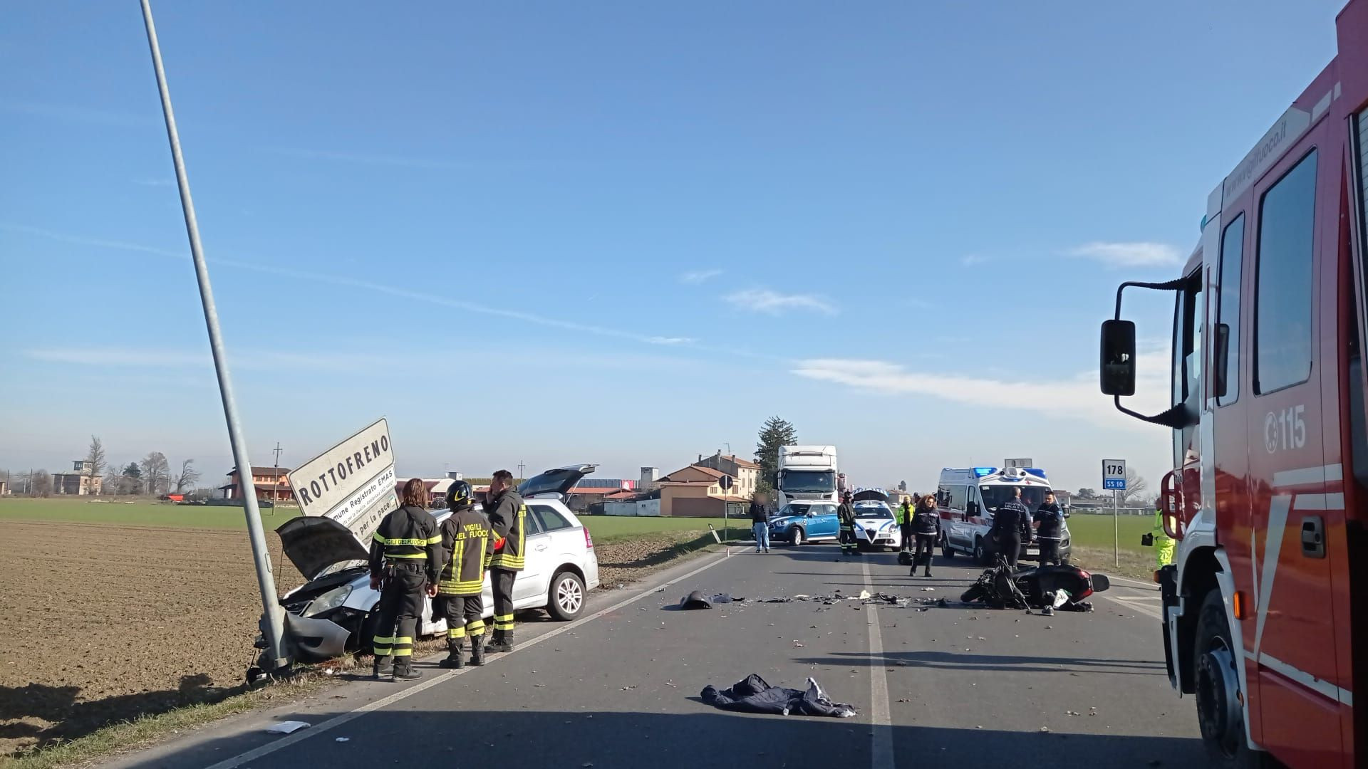 Violento scontro tra auto e scooter a Rottofreno: un ferito grave, strada riaperta