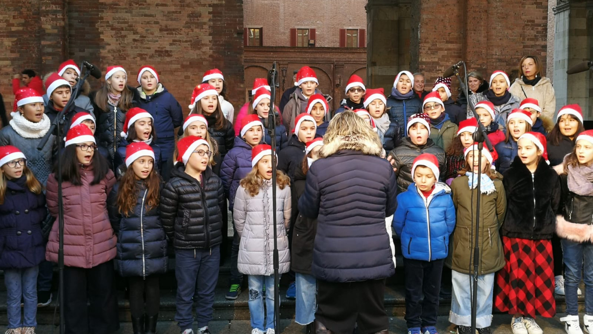 Canti e fiabe per bambini: in piazza Cavalli il Natale è già arrivato