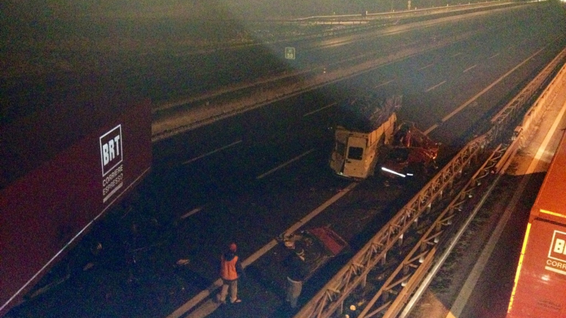 Scontro nella notte in A1 a Piacenza. Muore 50enne senegalese