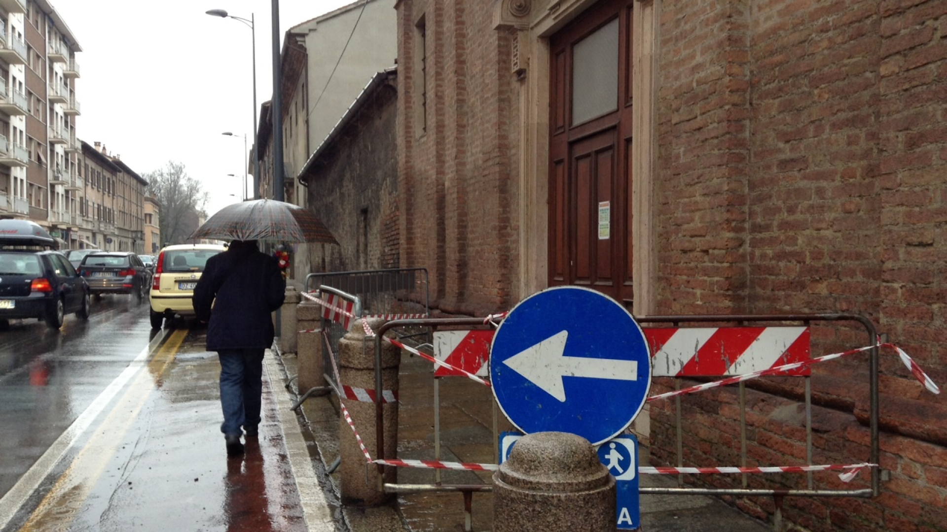 Stradone Farnese: precipitano pezzi di cemento da Santa Chiara