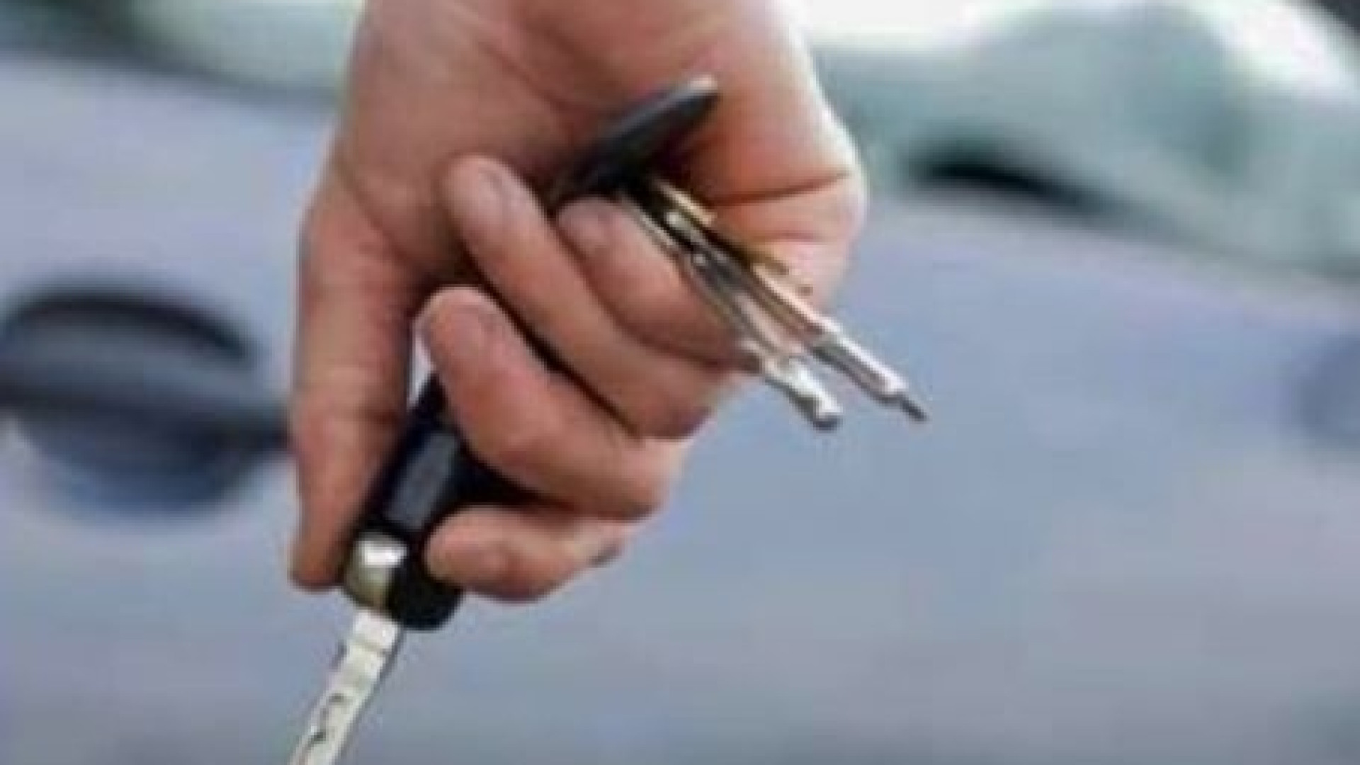 Montale: scende in garage e lo sconosciuto sparisce con l'automobile