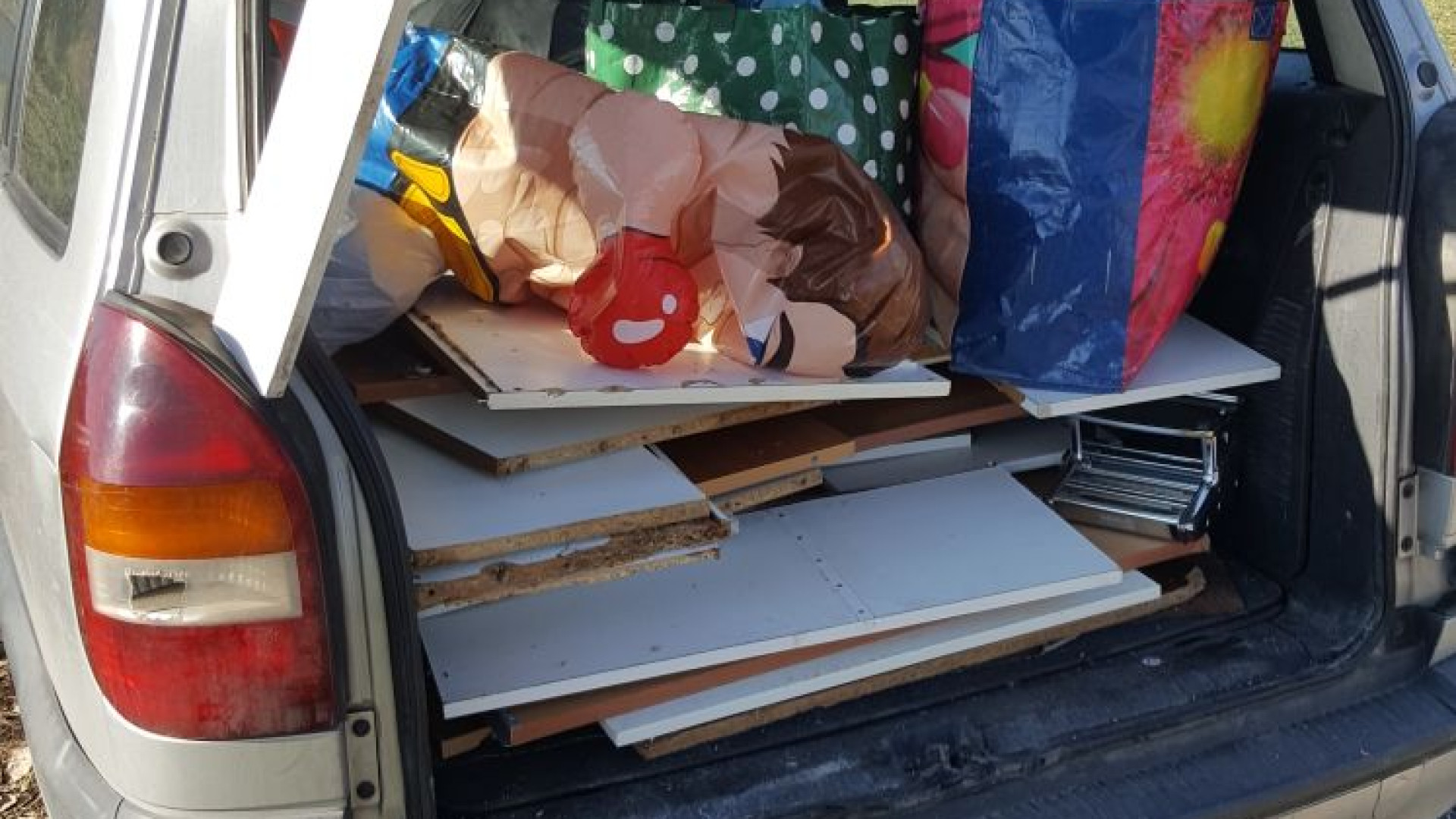 Ruba materiale dall'isola ecologica, 41enne arrestato a Calendasco