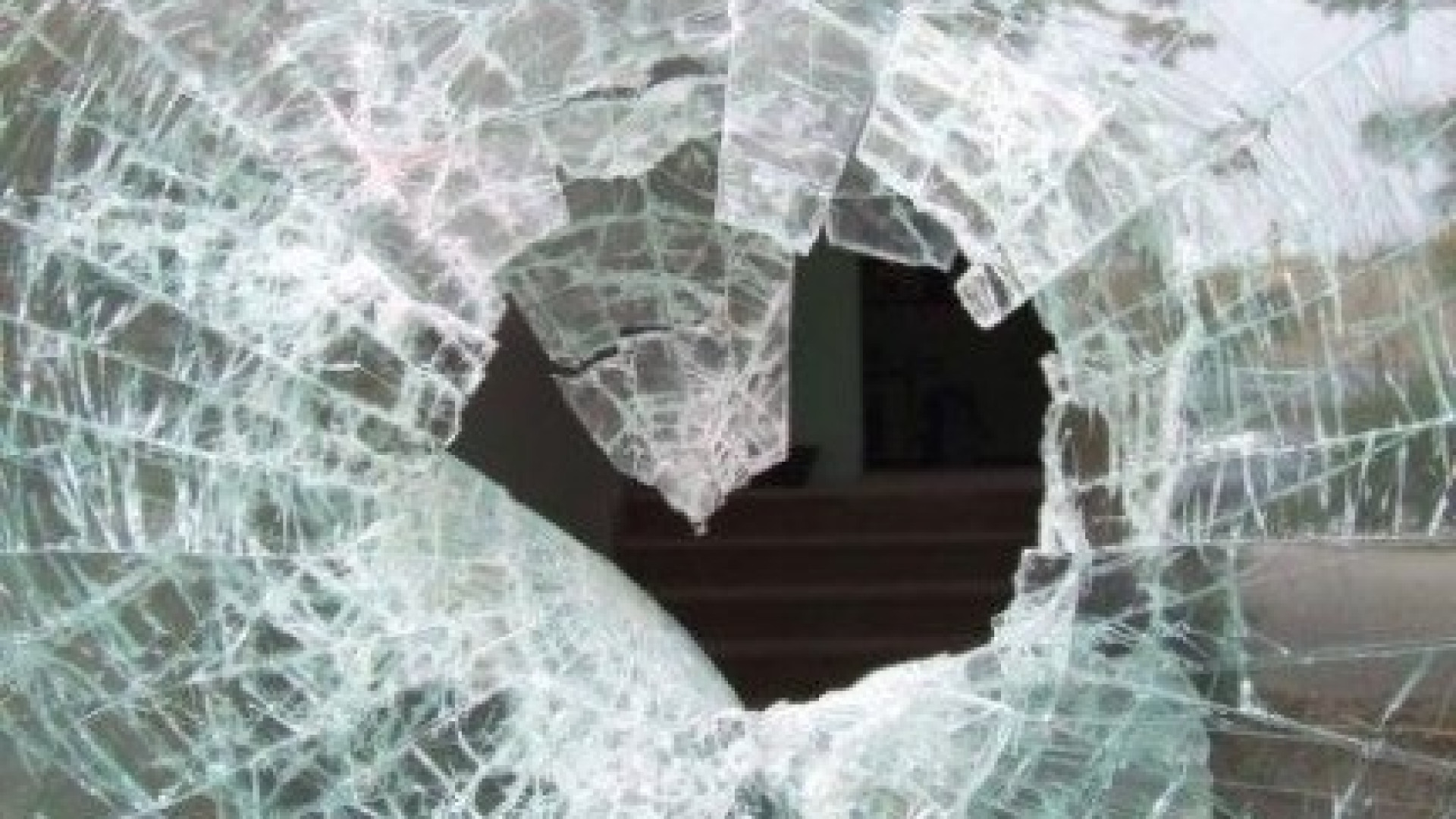 Vandali nella sede della Castellana calcio, danneggiato il pulmino della squadra
