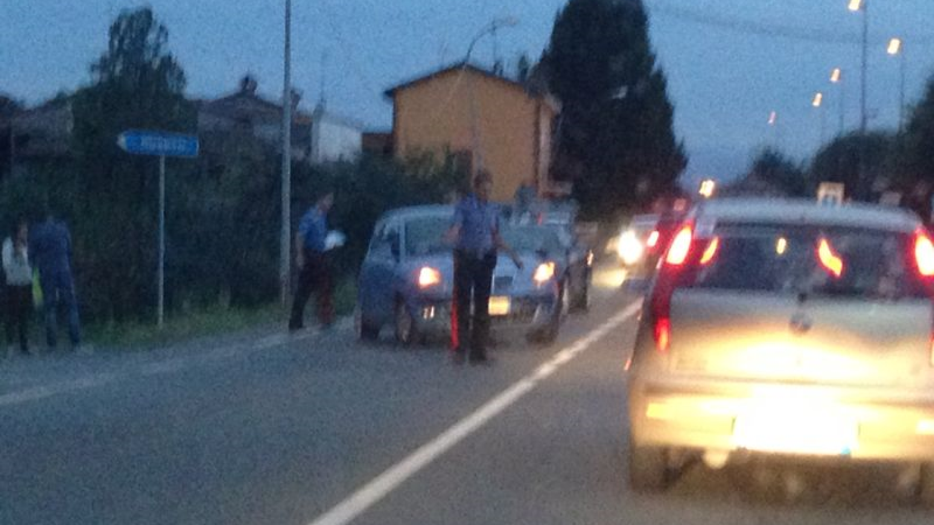 Scontro fra tre auto a Gossolengo, danni per una Ferrari. Lunghe code