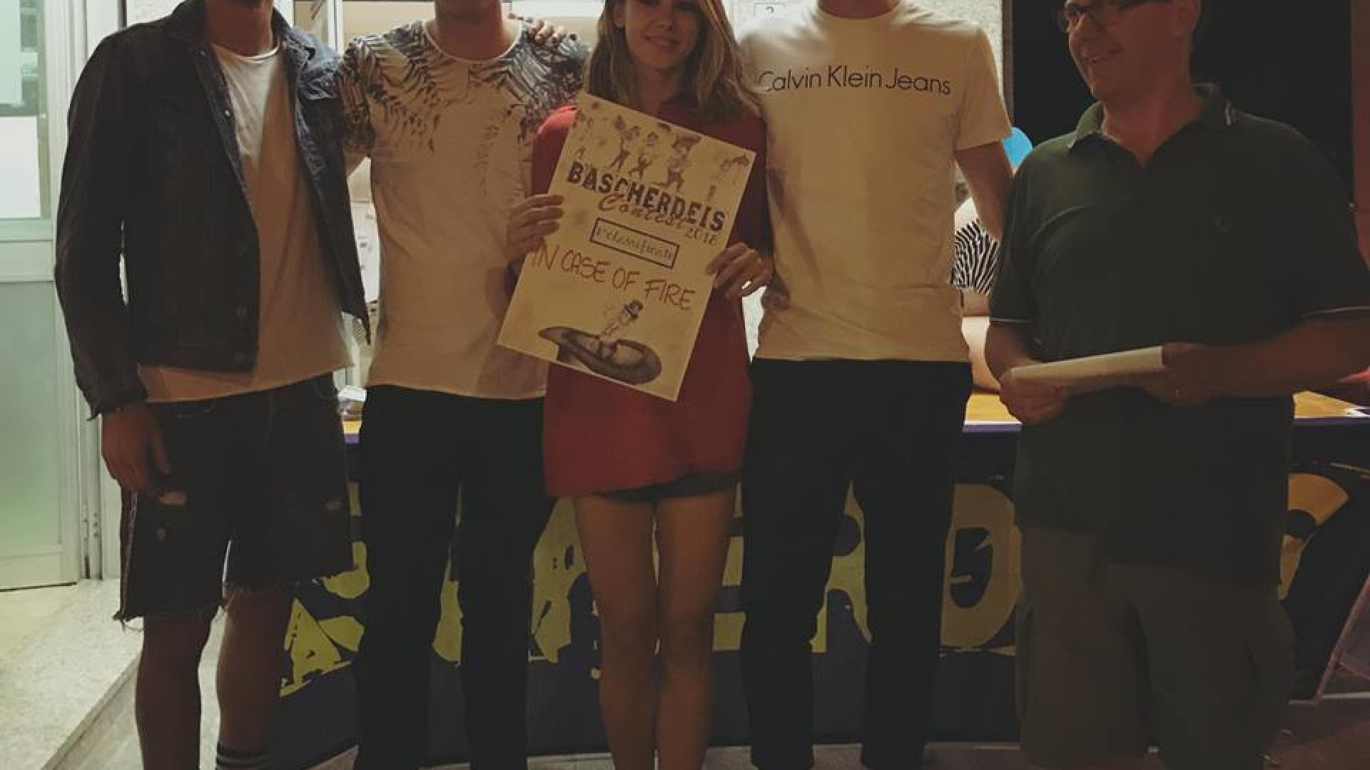 Vernasca invasa dagli artisti di strada. Domani sera fuochi d'artificio