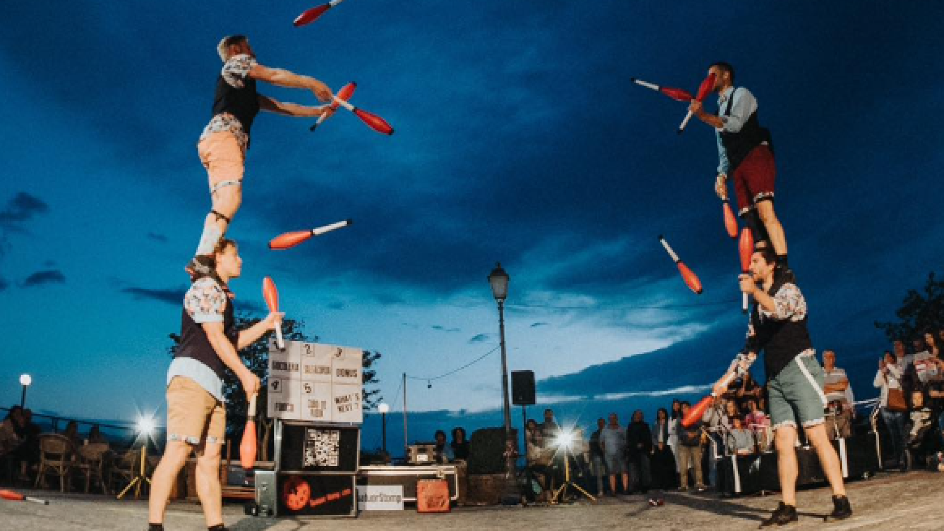 Circo, acrobazie, musica e comicità: il Bascherdeis dei giovani ha conquistato tutti