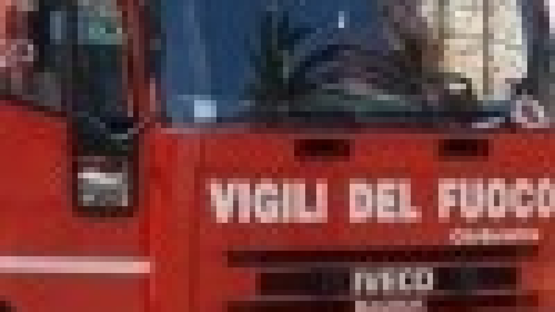 Via Appiani, in fiamme un'autovettura; potrebbe essere doloso