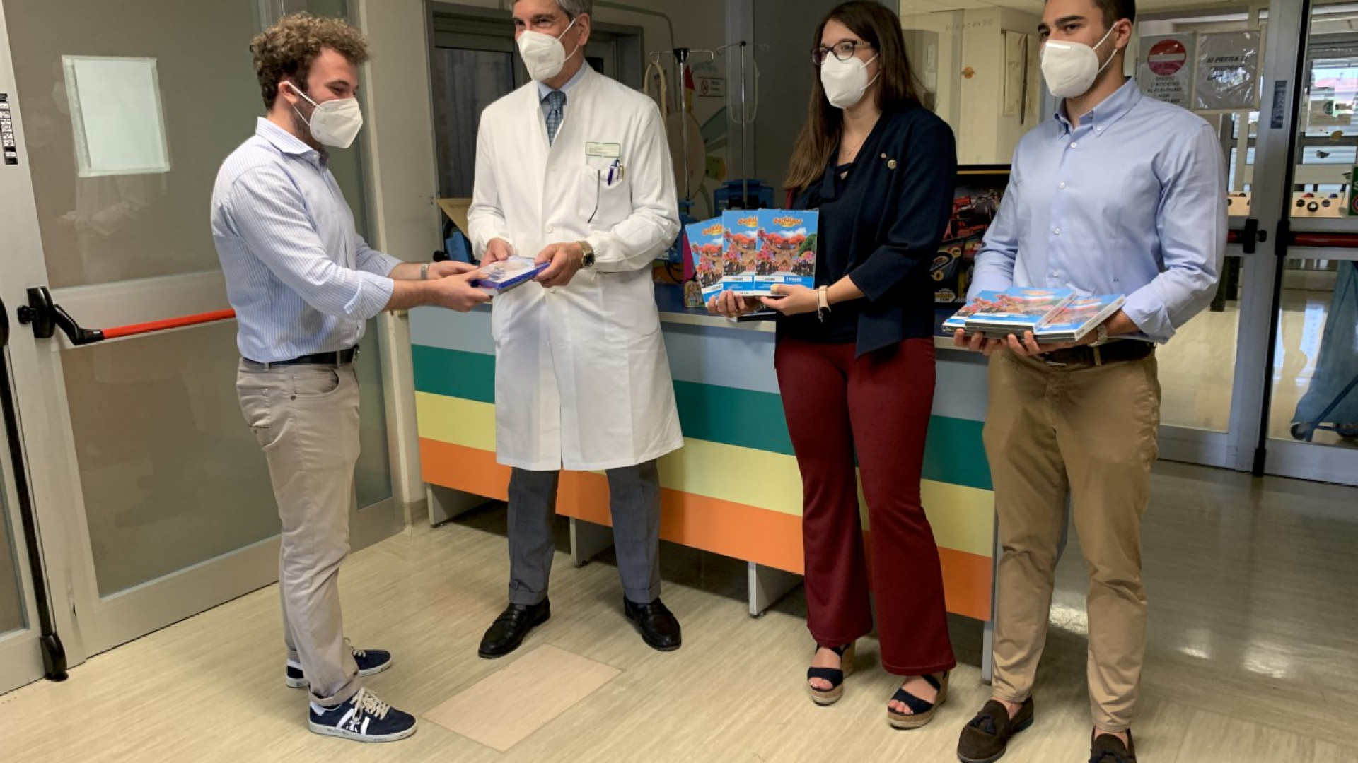 Solidarietà ai più piccoli: donazioni del Rotaract Club ai degenti di Pediatria