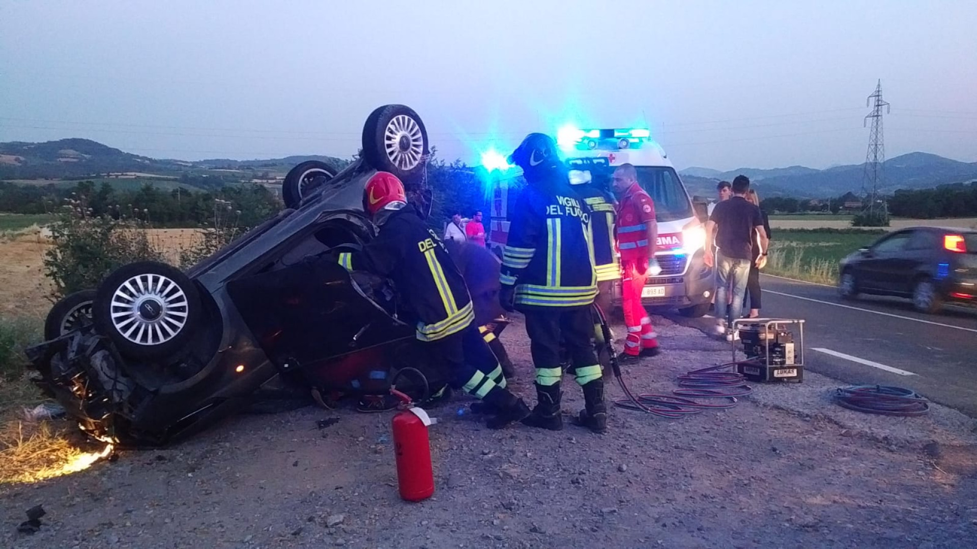 Rimane gravissimo il 20enne ribaltatosi con l'auto a Castelnuovo