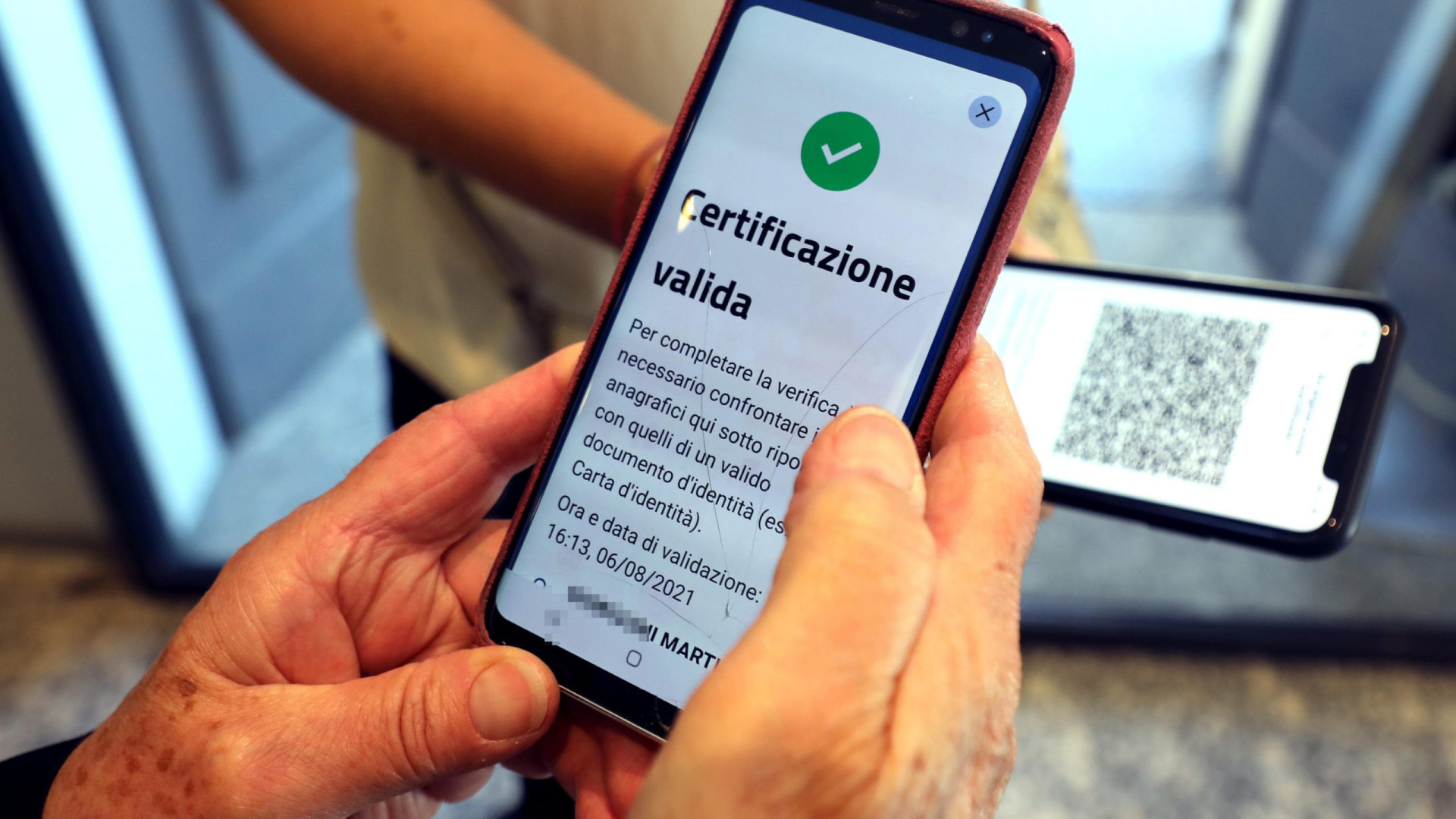L'appello di Lertora (Fipe): "Stop al controllo del green pass da parte dei ristoratori"