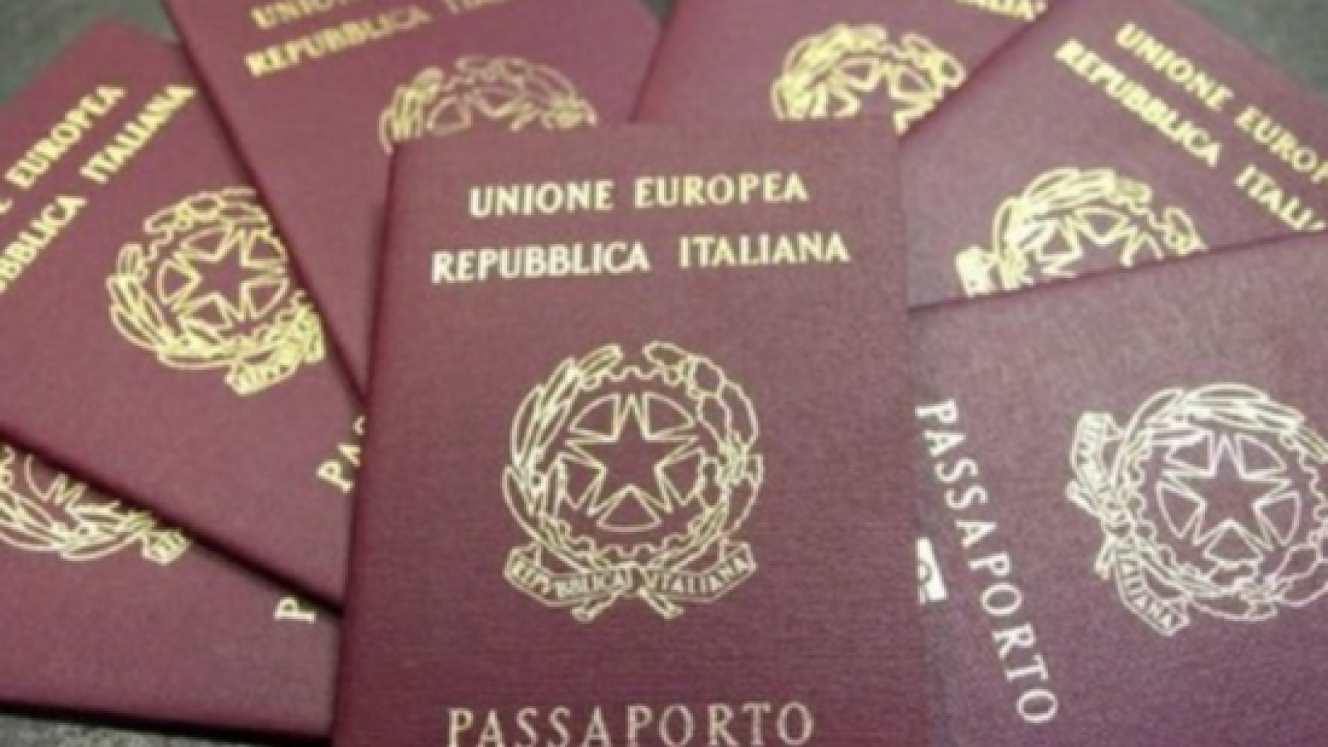 Passaporti, nuovo orario straordinario per le emergenze