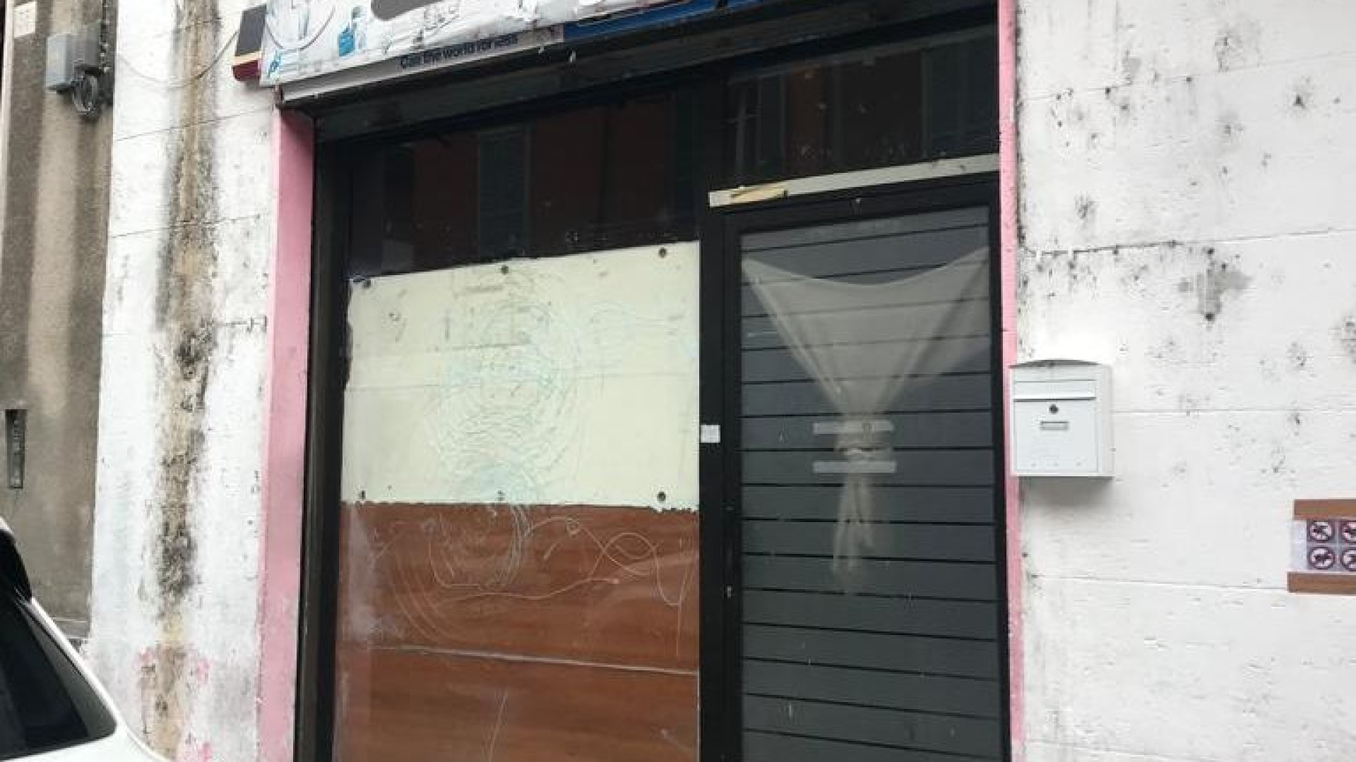 Negozi che diventano abitazioni. In via Roma arrivano i "bassi" di Napoli