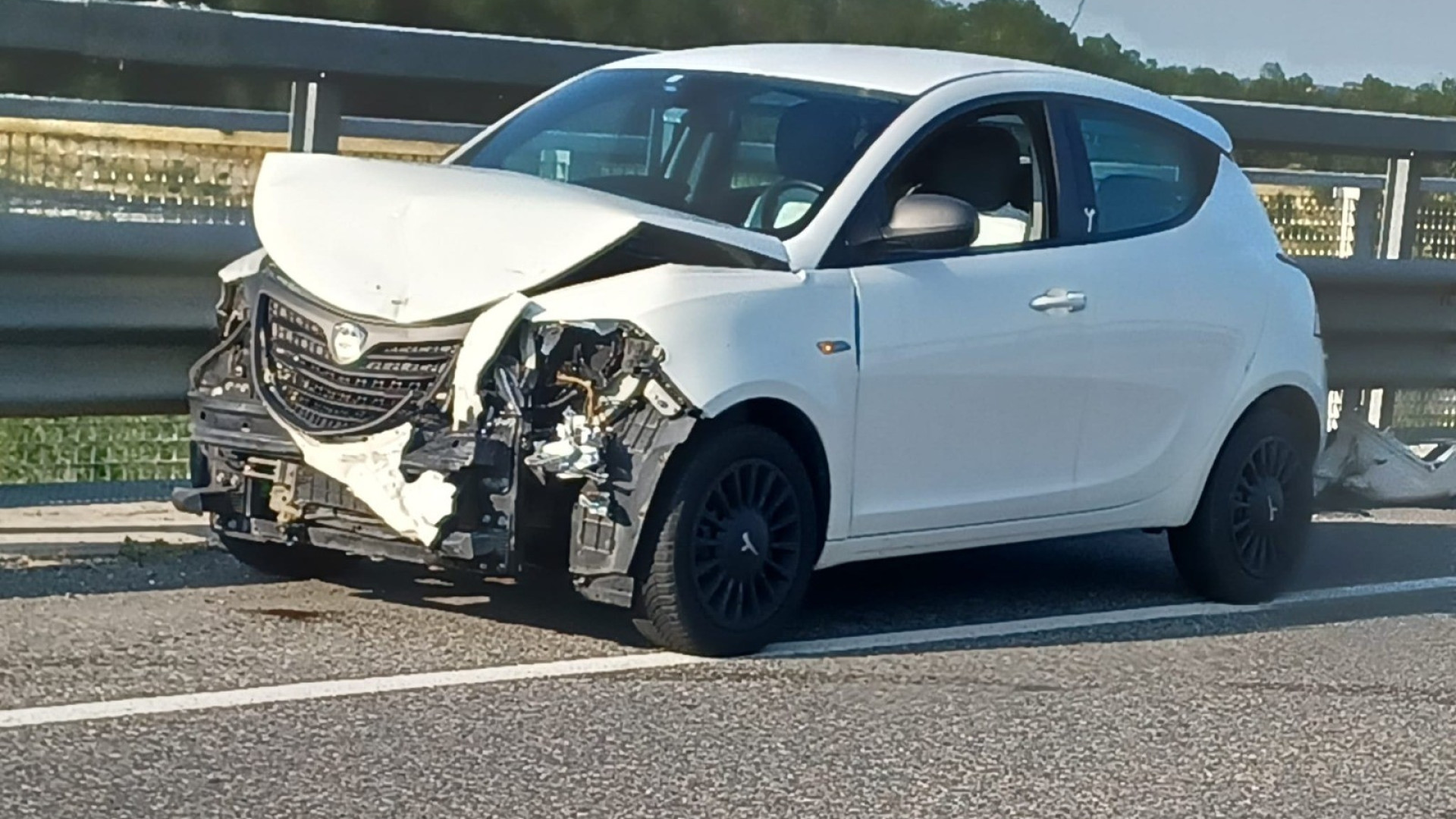 Tamponamento tra due auto sul ponte Paladini: un ferito e traffico in tilt