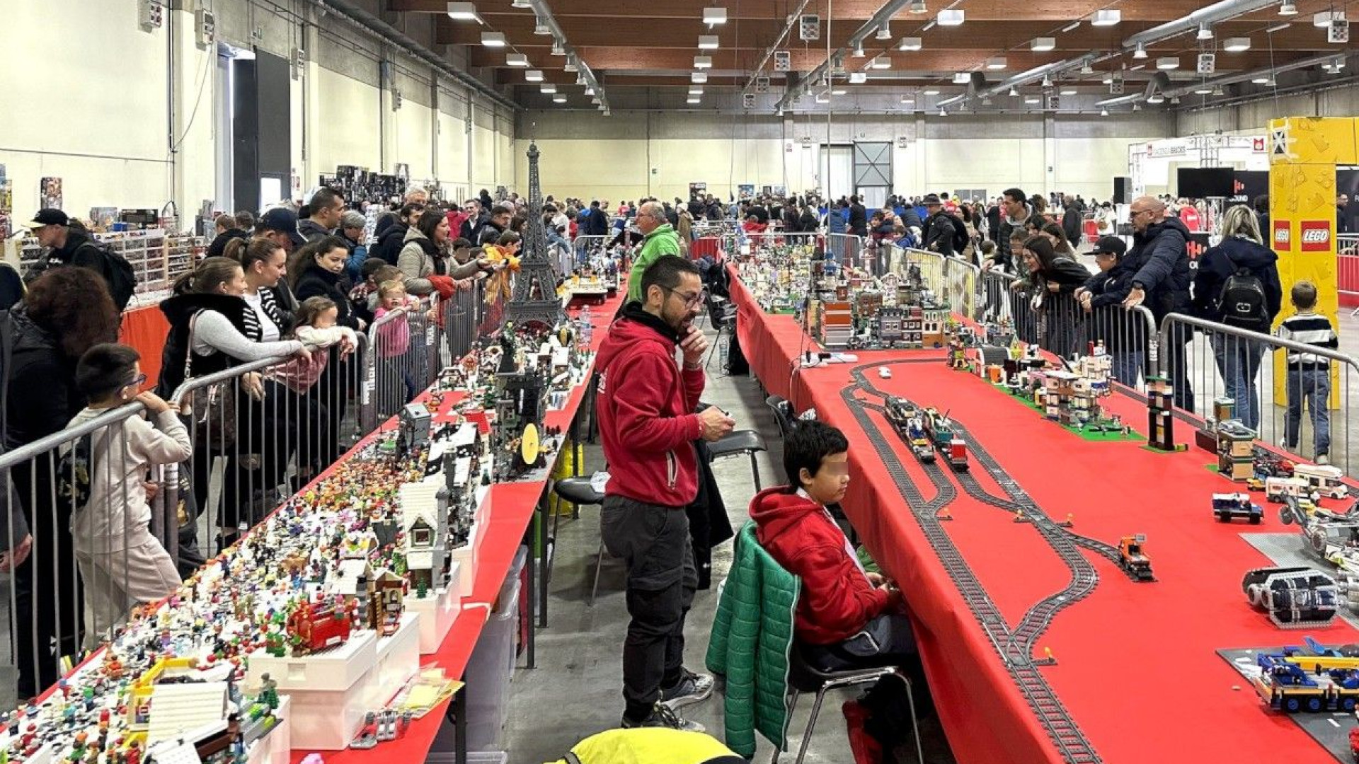 Tutti pazzi per i mattoncini: novemila visitatori in due giorni a Piacenza Expo