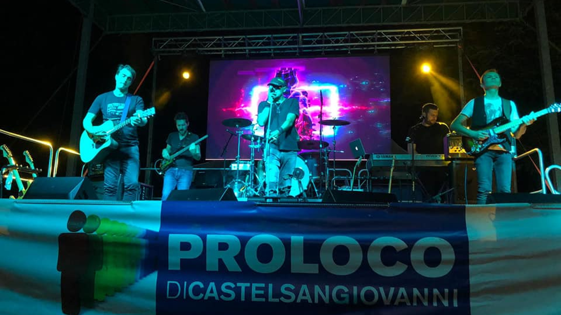 Castel San Giovanni, grazie al concerto "Vascoterapia" donati 4.300 euro ad Aism