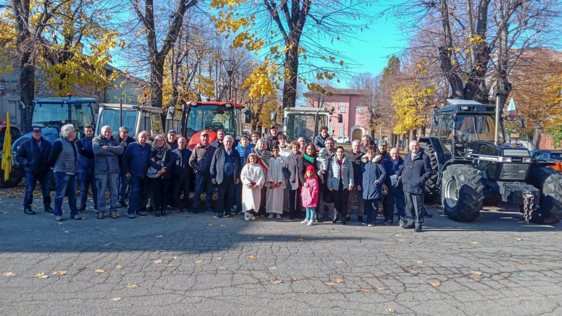 Sfilata di mezzi agricoli d'epoca, Fontana Pradosa celebra la stagione conclusa