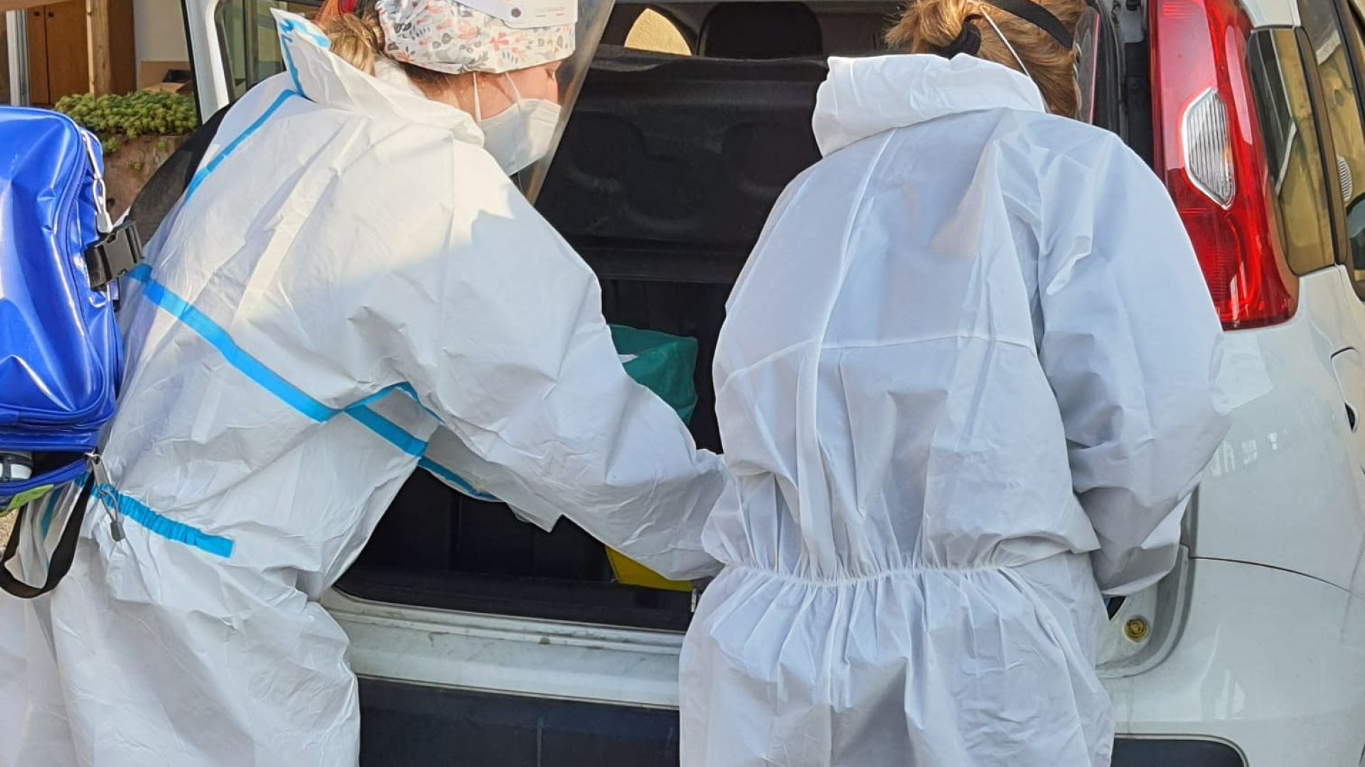 Salgono i contagi, "ma non si va dritti in ospedale". Più lavoro per le Usca: +34,1%