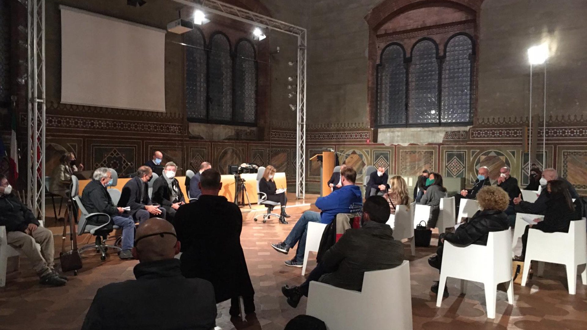 Il mondo dello sport a colloquio dal sindaco: "Porterò le vostre richieste a Regione e governo"