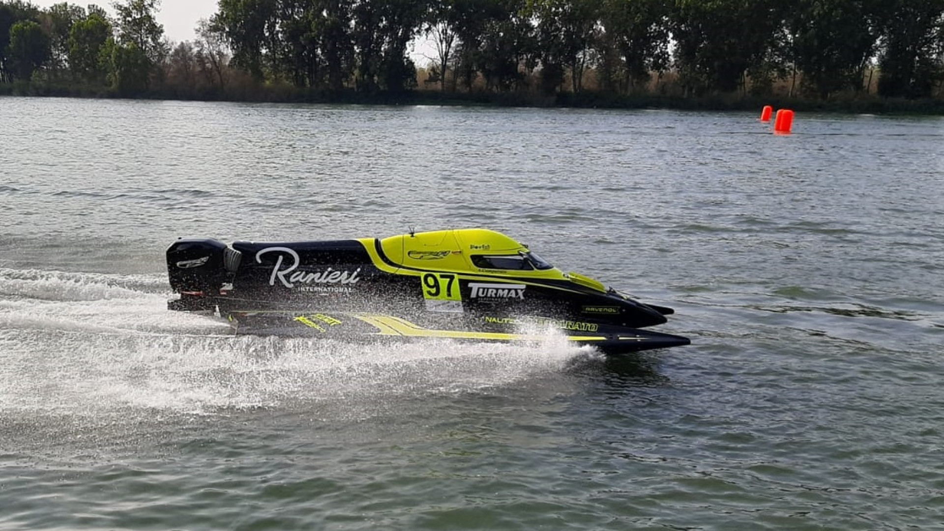 Motonautica F1, Comparato brilla nella pole position. Mille persone a San Nazzaro