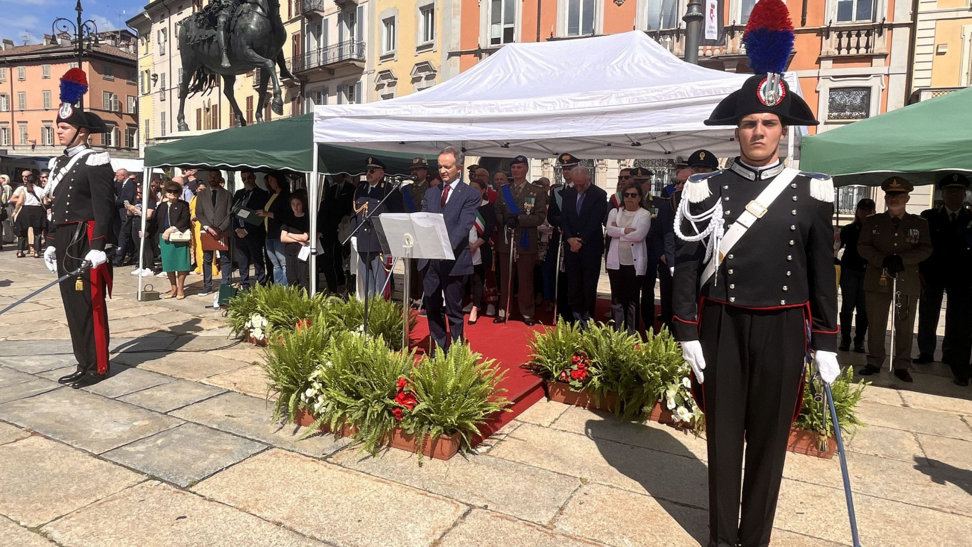 La Repubblica premia i suoi cittadini a Piacenza: due ufficiali e otto cavalieri