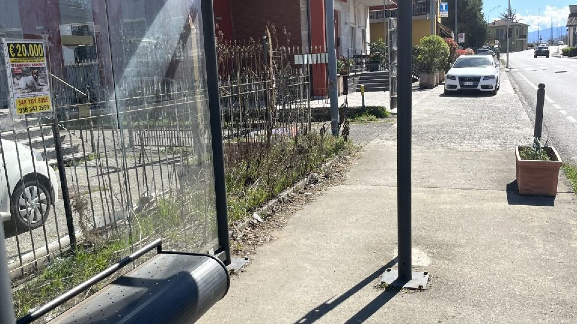 Picchiato alla fermata della corriera a Gariga. Il padre: "Poteva esserci chiunque"