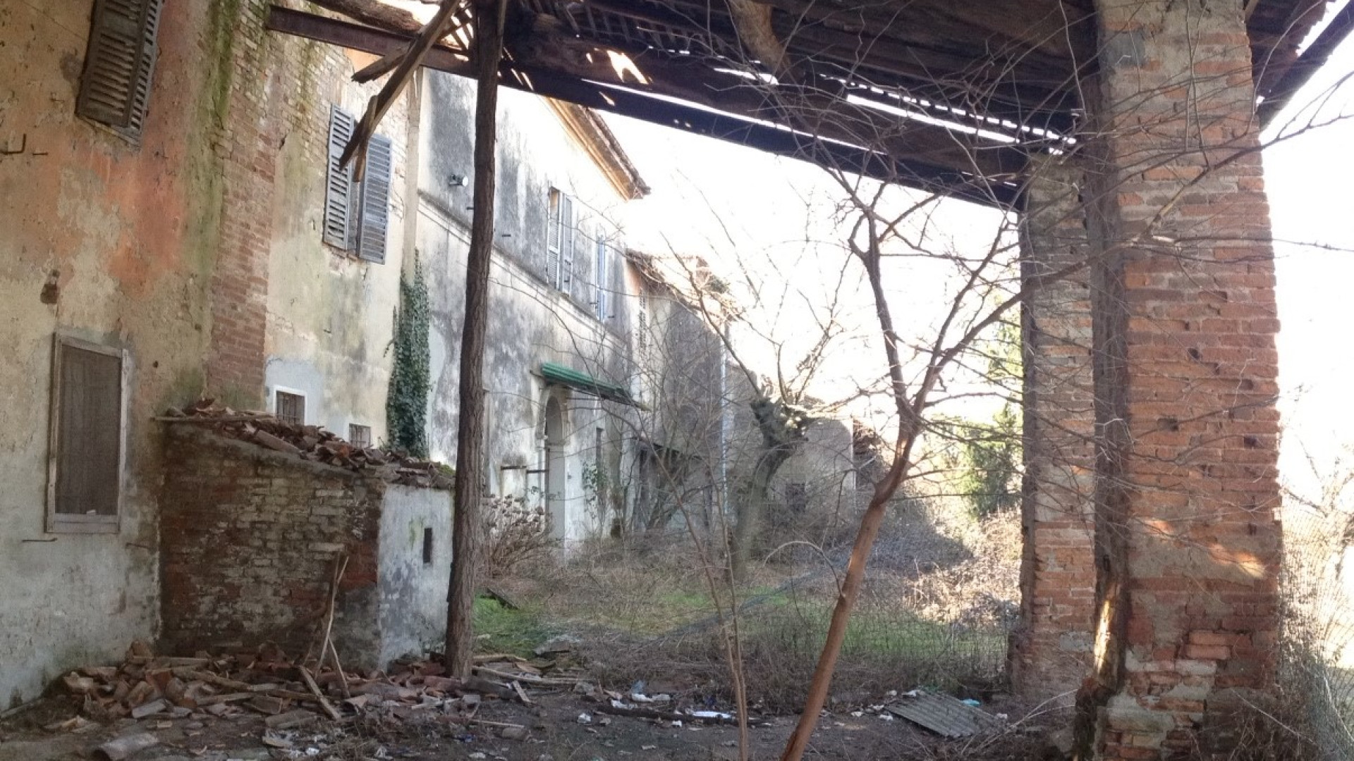 Cascina San Savino cade a pezzi, almeno 5 milioni per il recupero