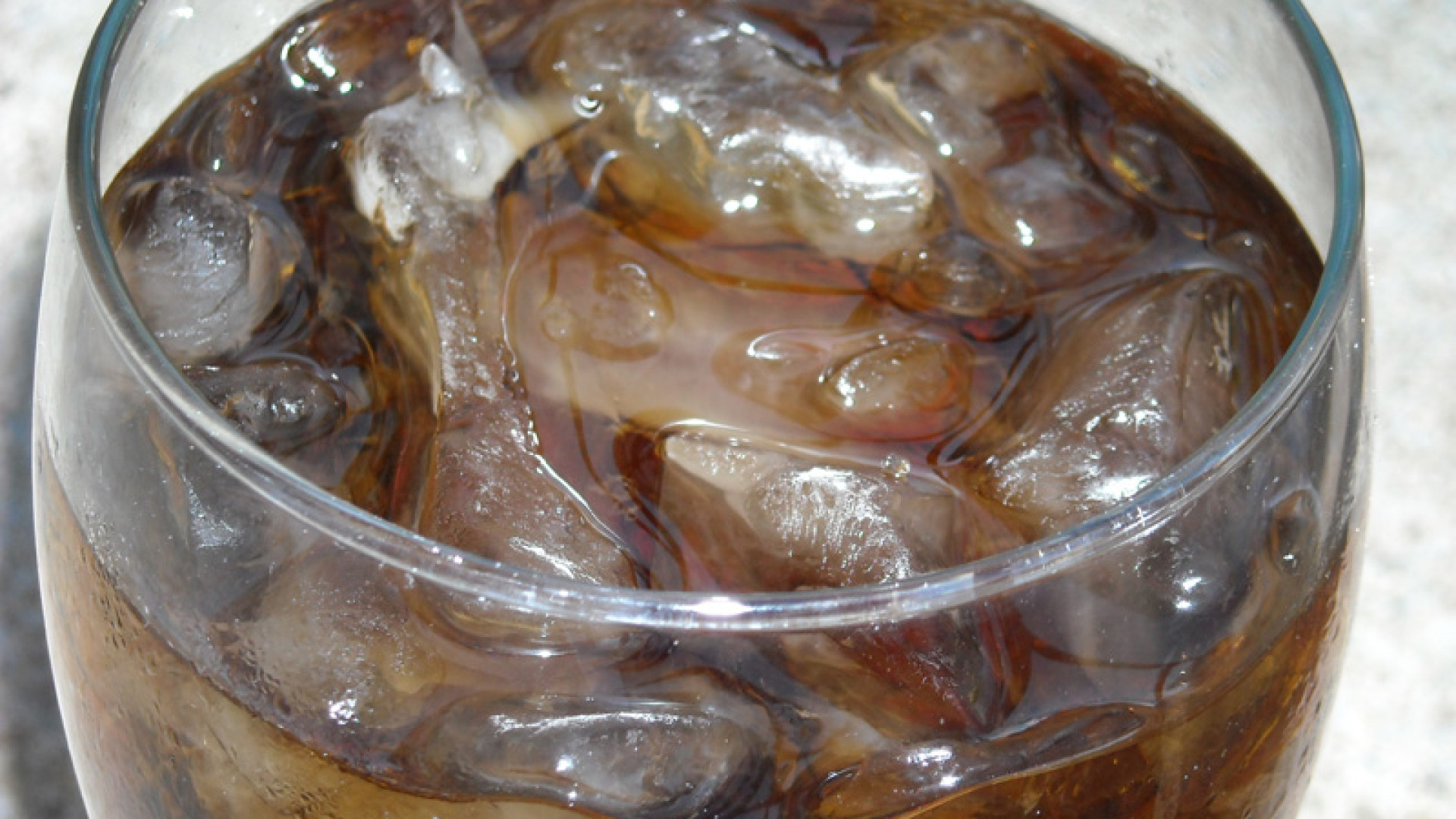 Si sentono male dopo aver consumato una bevanda al bar, ricoverati due marocchini