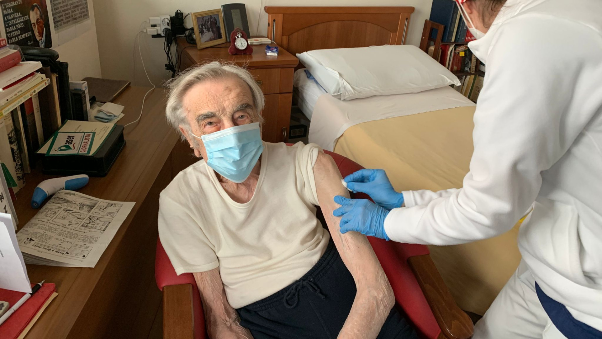 "A 98 anni neanche una linea di febbre dopo la seconda dose di vaccino anti-Covid"